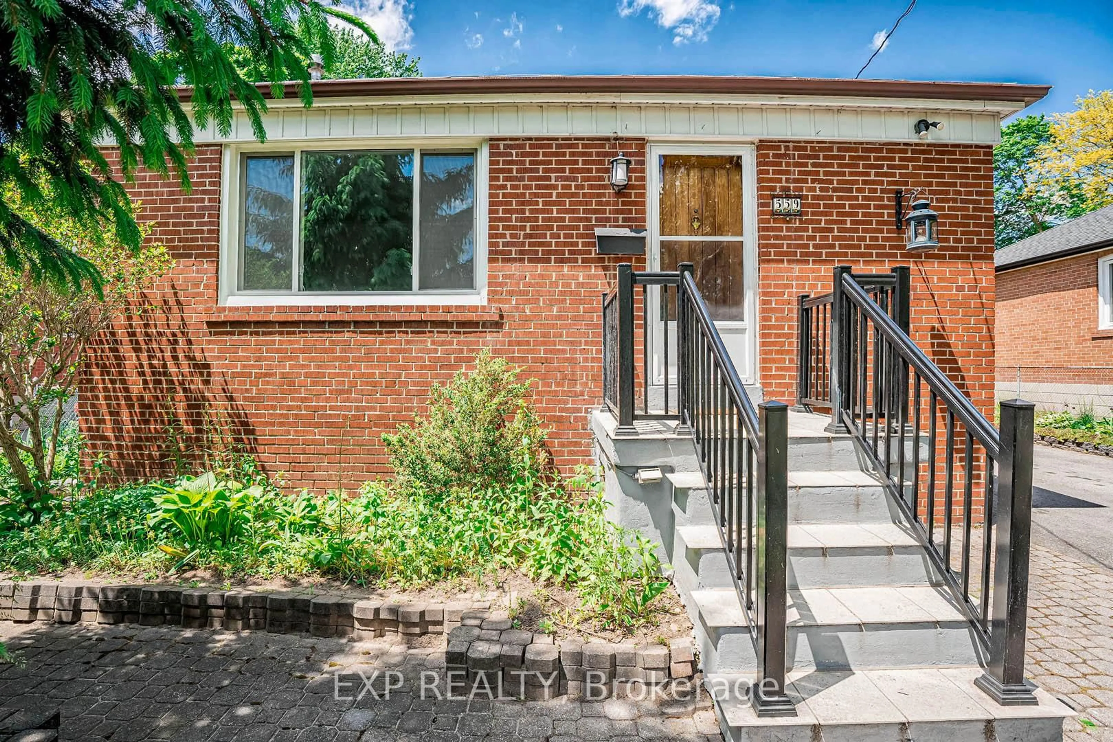 Home with brick exterior material, street for 559 Drymen Cres, Mississauga Ontario L5G 2N9