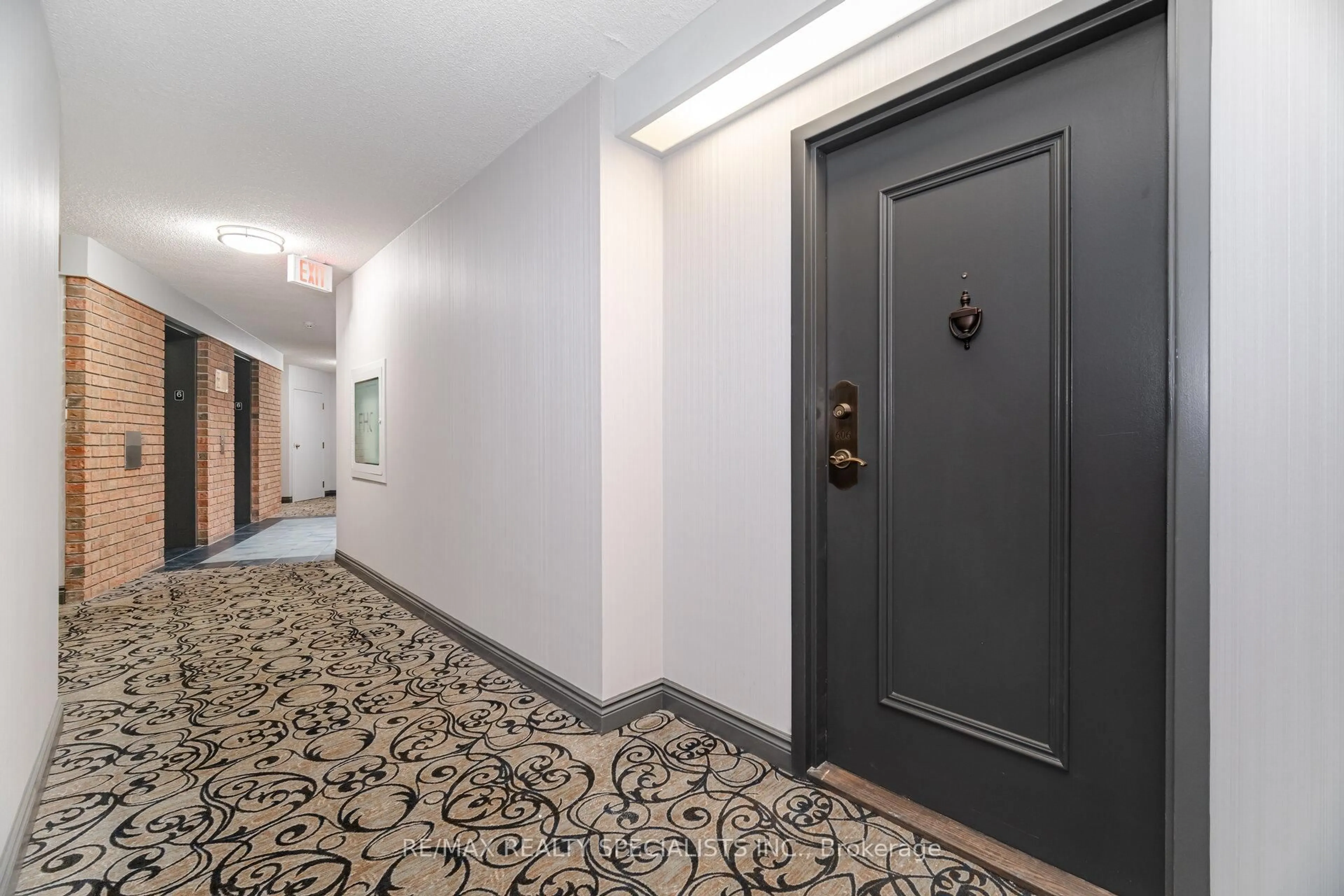 Indoor foyer for 1240 Marlborough Crt #606, Oakville Ontario L6H 3K7
