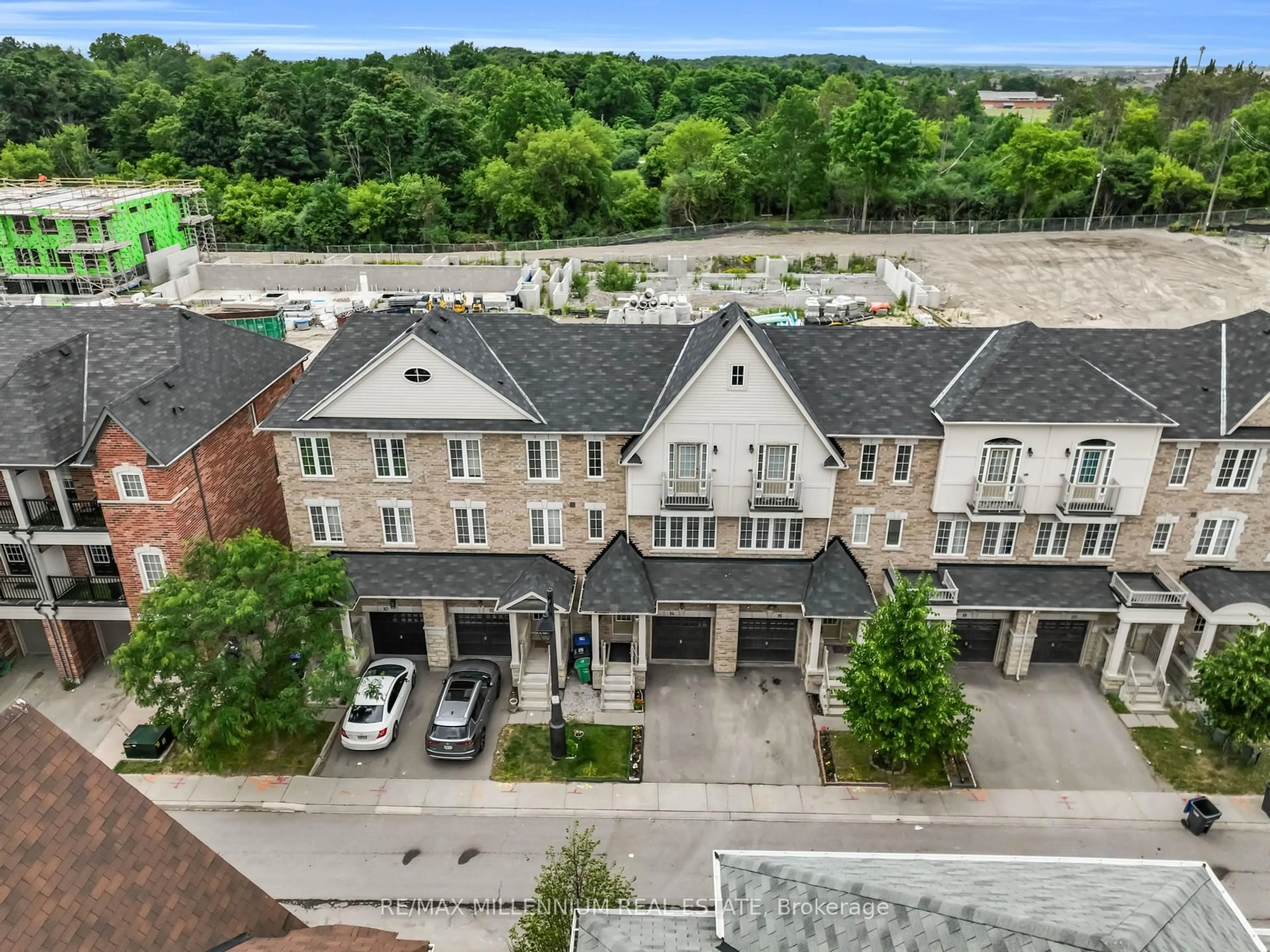 A pic from outside/outdoor area/front of a property/back of a property/a pic from drone, unknown for 14 Kayak Hts, Brampton Ontario L6Z 0H8