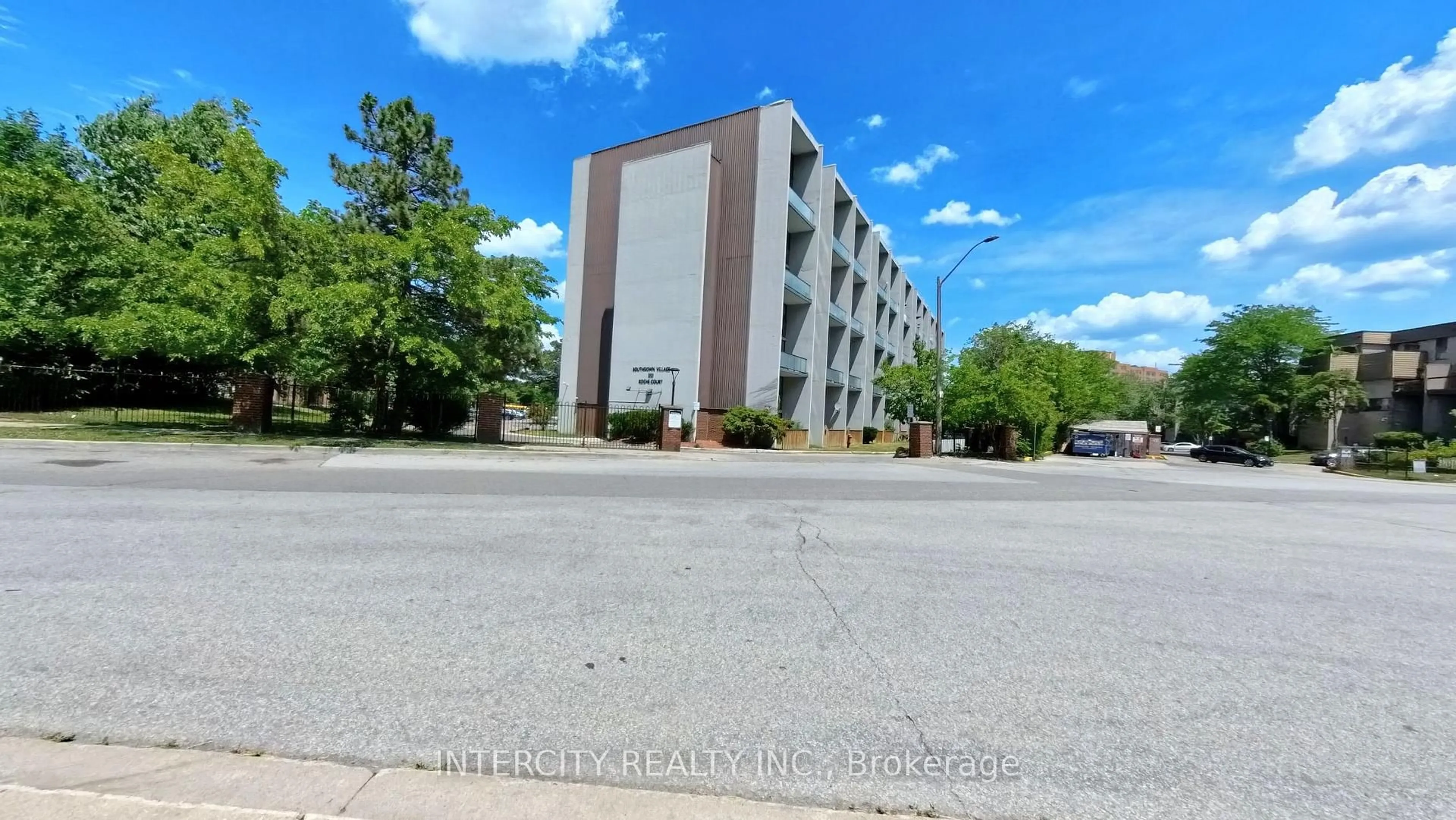 Unknown for 2121 Roche Crt #304, Mississauga Ontario L5K 2C7