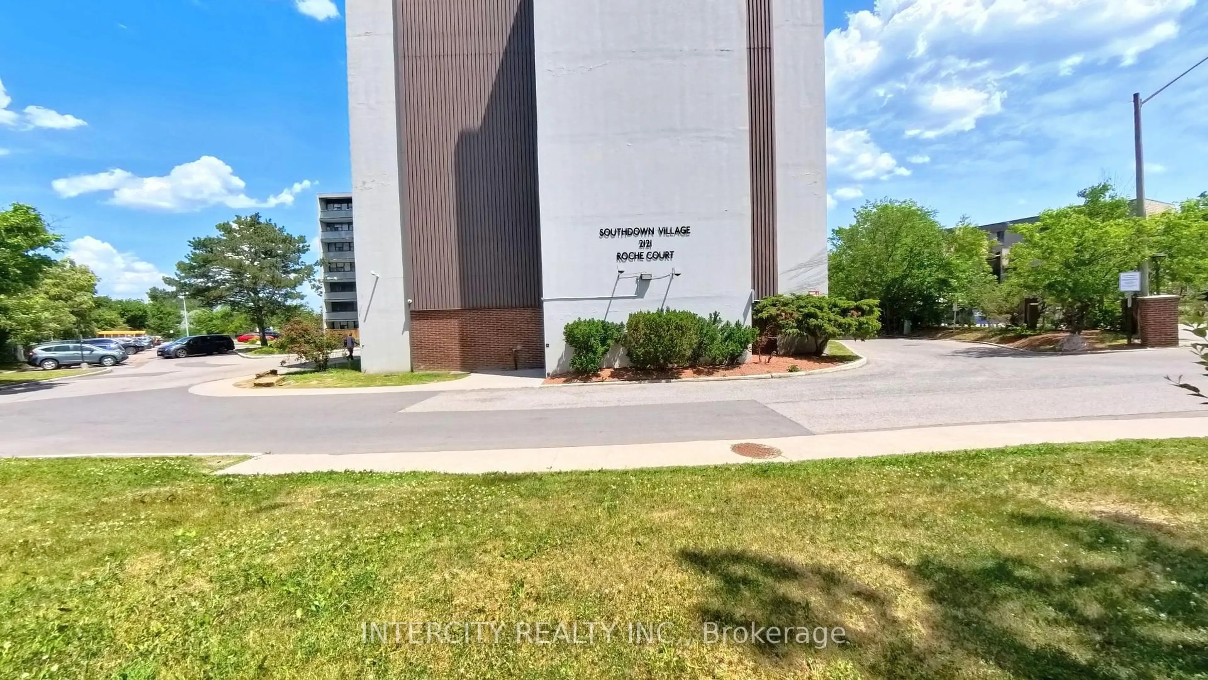 Unknown for 2121 Roche Crt #304, Mississauga Ontario L5K 2C7