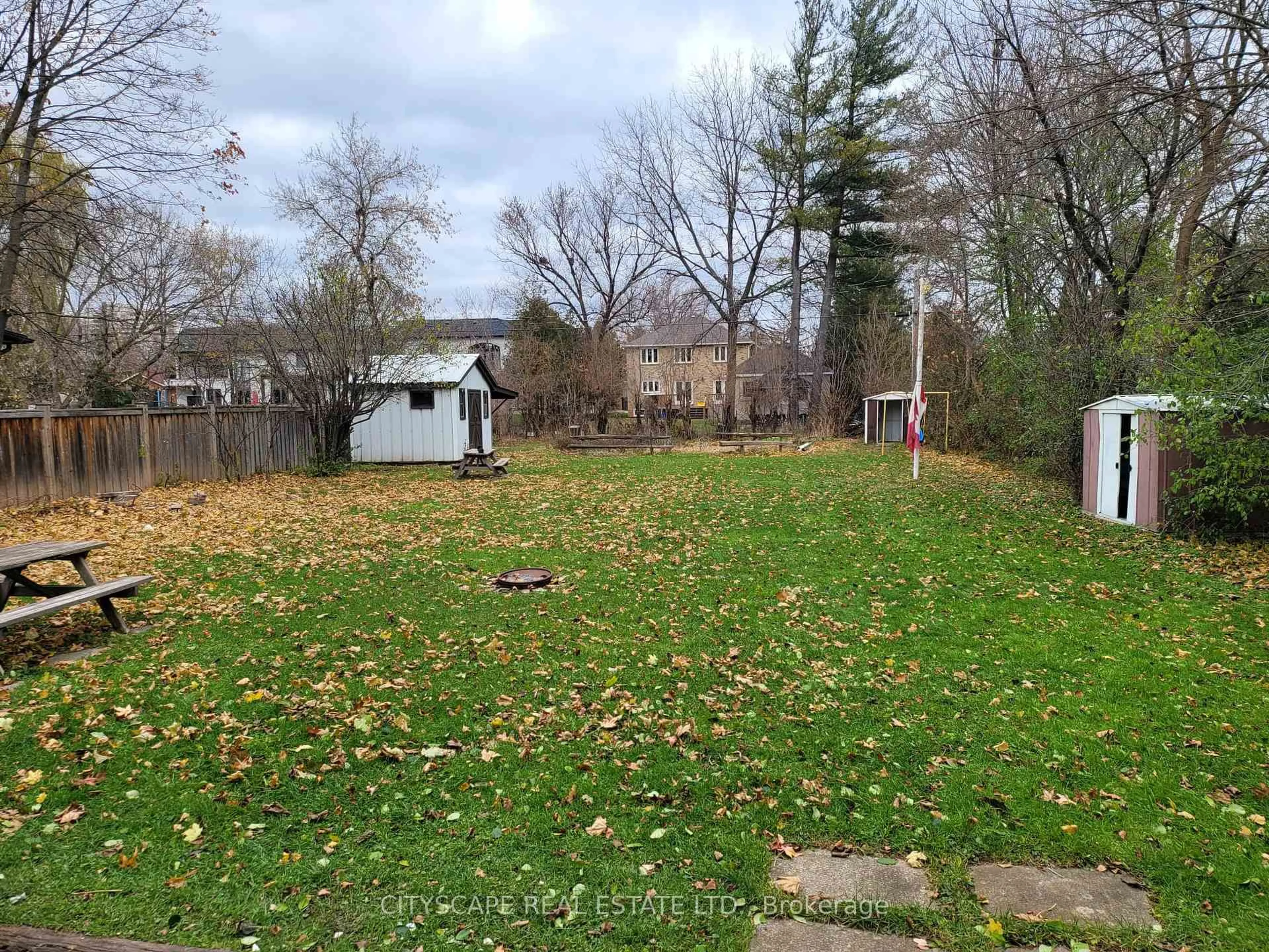 A pic from outside/outdoor area/front of a property/back of a property/a pic from drone, unknown for 1031 Truman Ave, Oakville Ontario L6H 1Y7