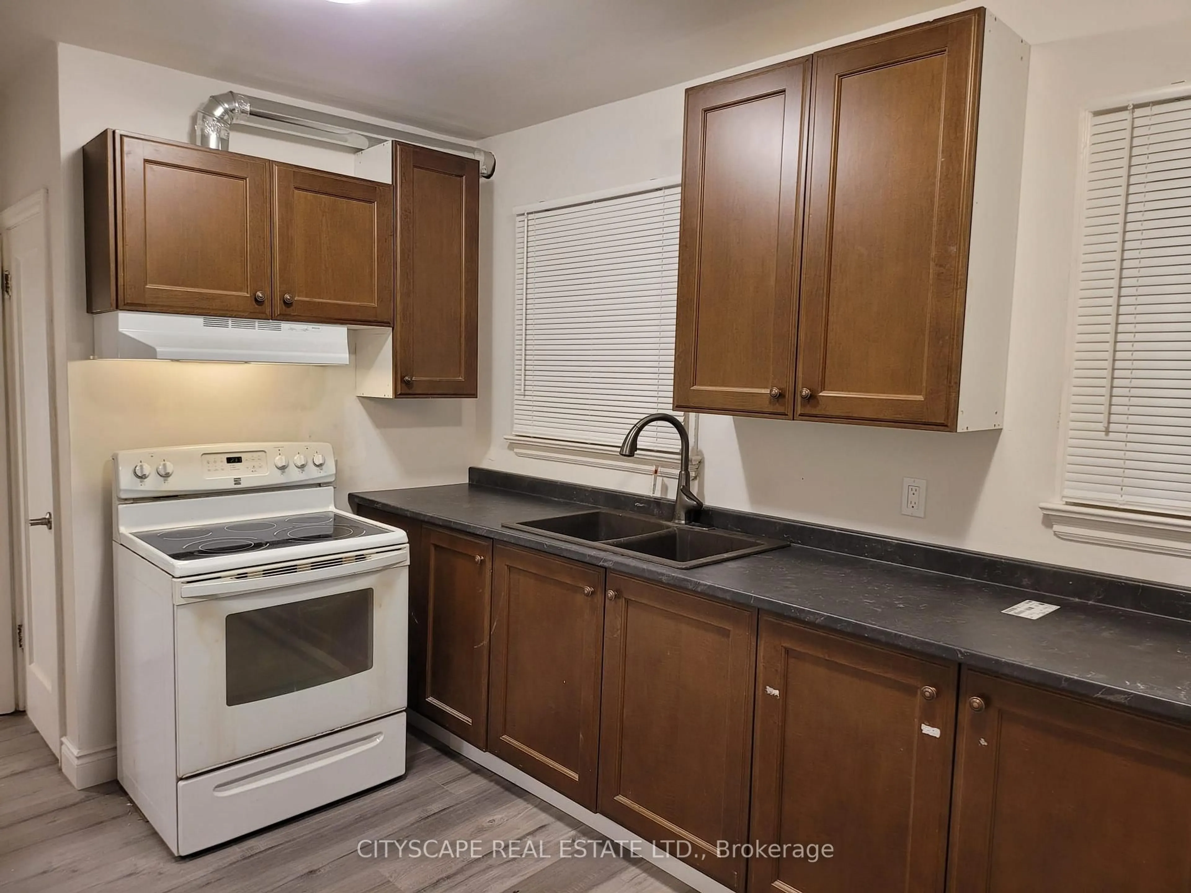 Standard kitchen, unknown for 1031 Truman Ave, Oakville Ontario L6H 1Y7