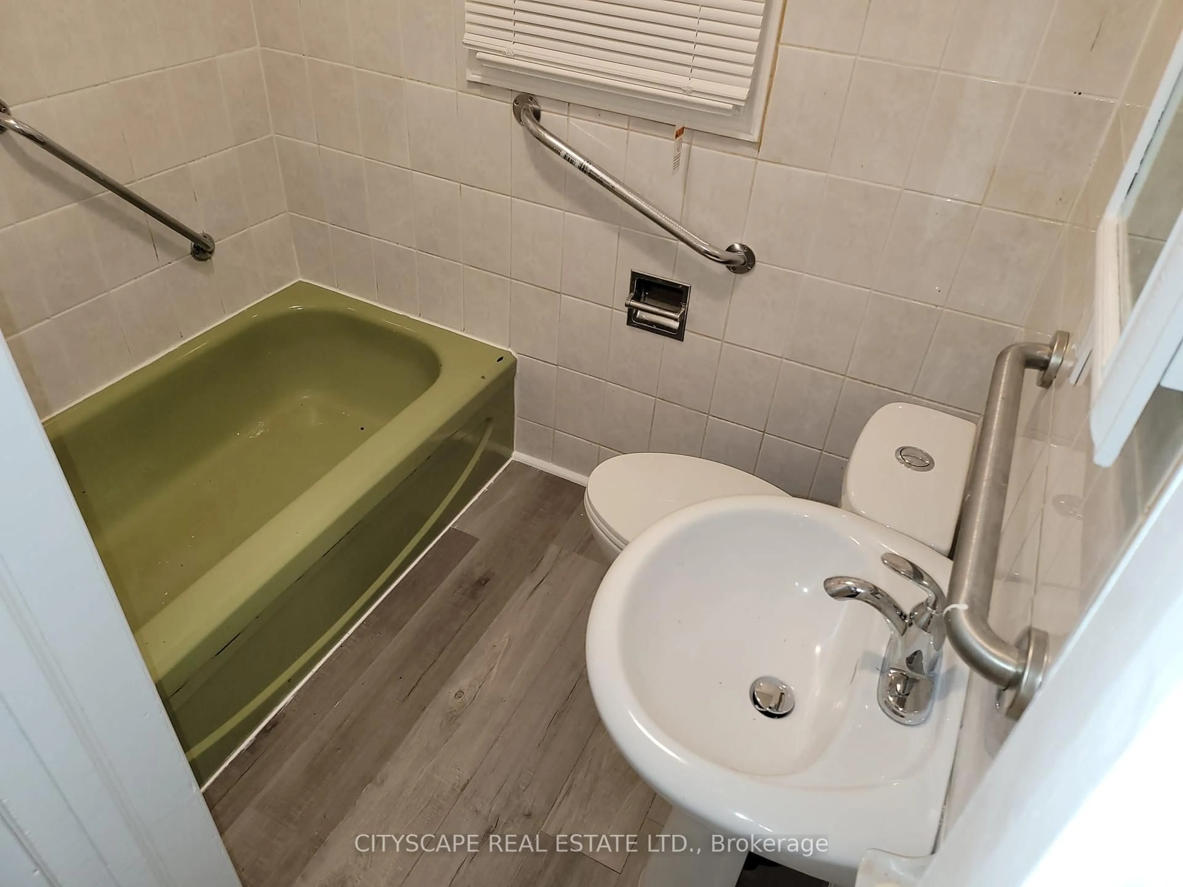 Standard bathroom, unknown for 1031 Truman Ave, Oakville Ontario L6H 1Y7