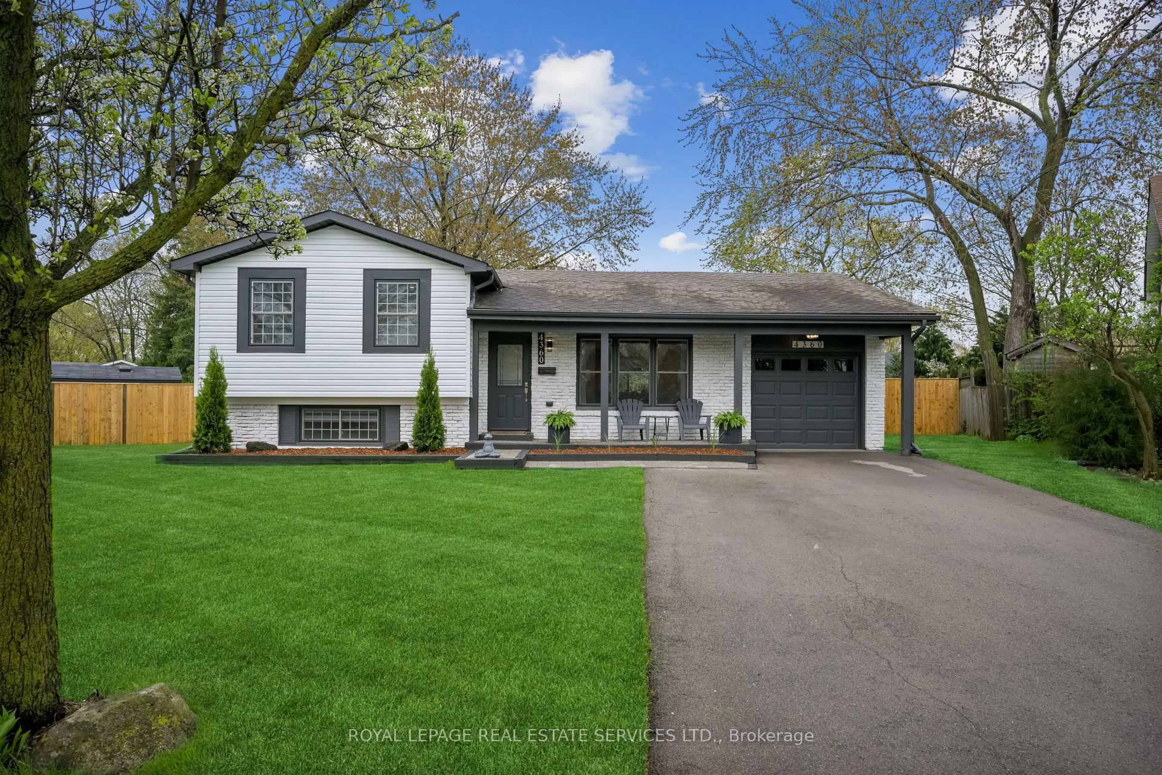 Home with vinyl exterior material, street for 4360 Ayr Pl, Burlington Ontario L7L 2A2