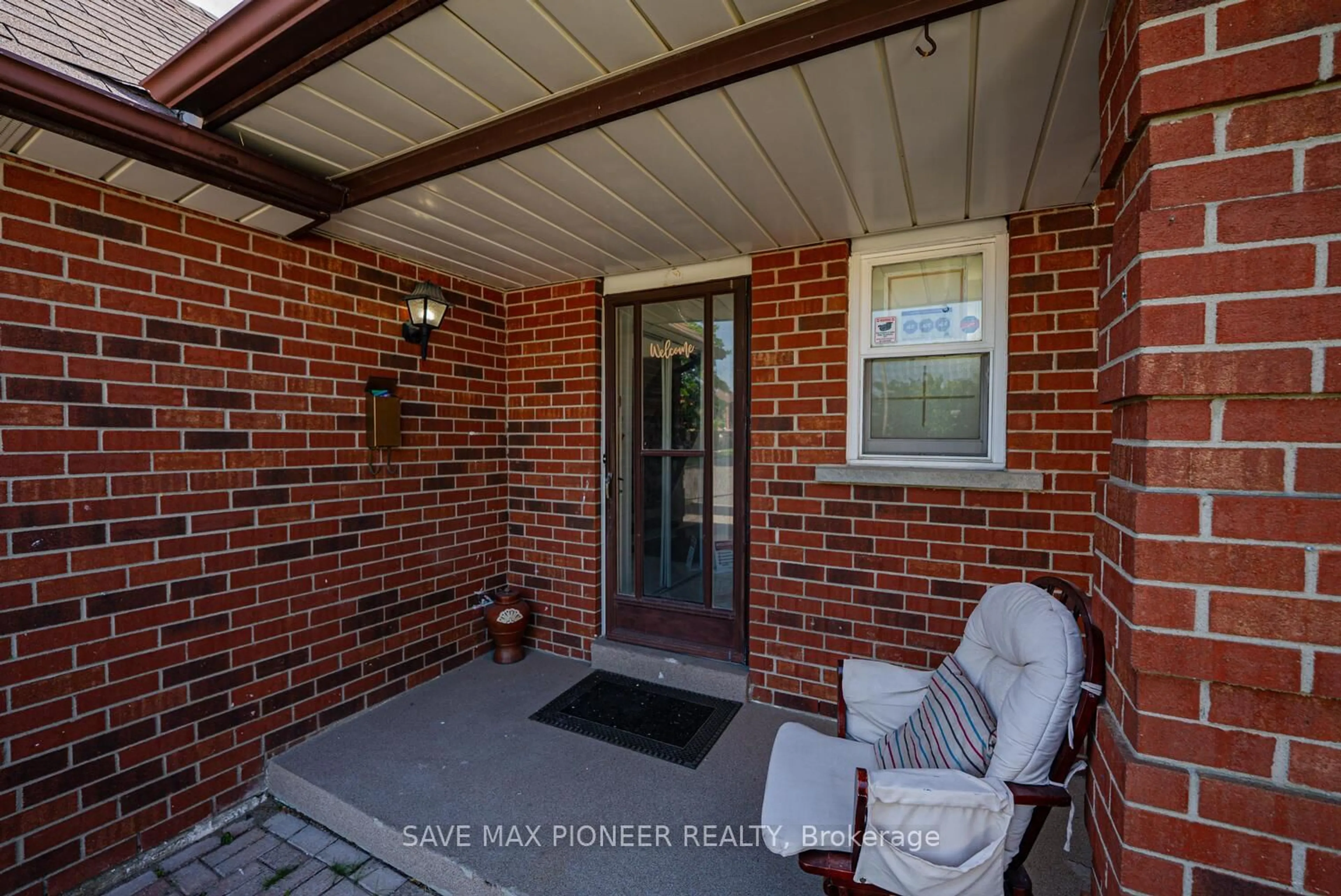Unknown for 228 Lech Walesa Dr, Mississauga Ontario L5B 3H6