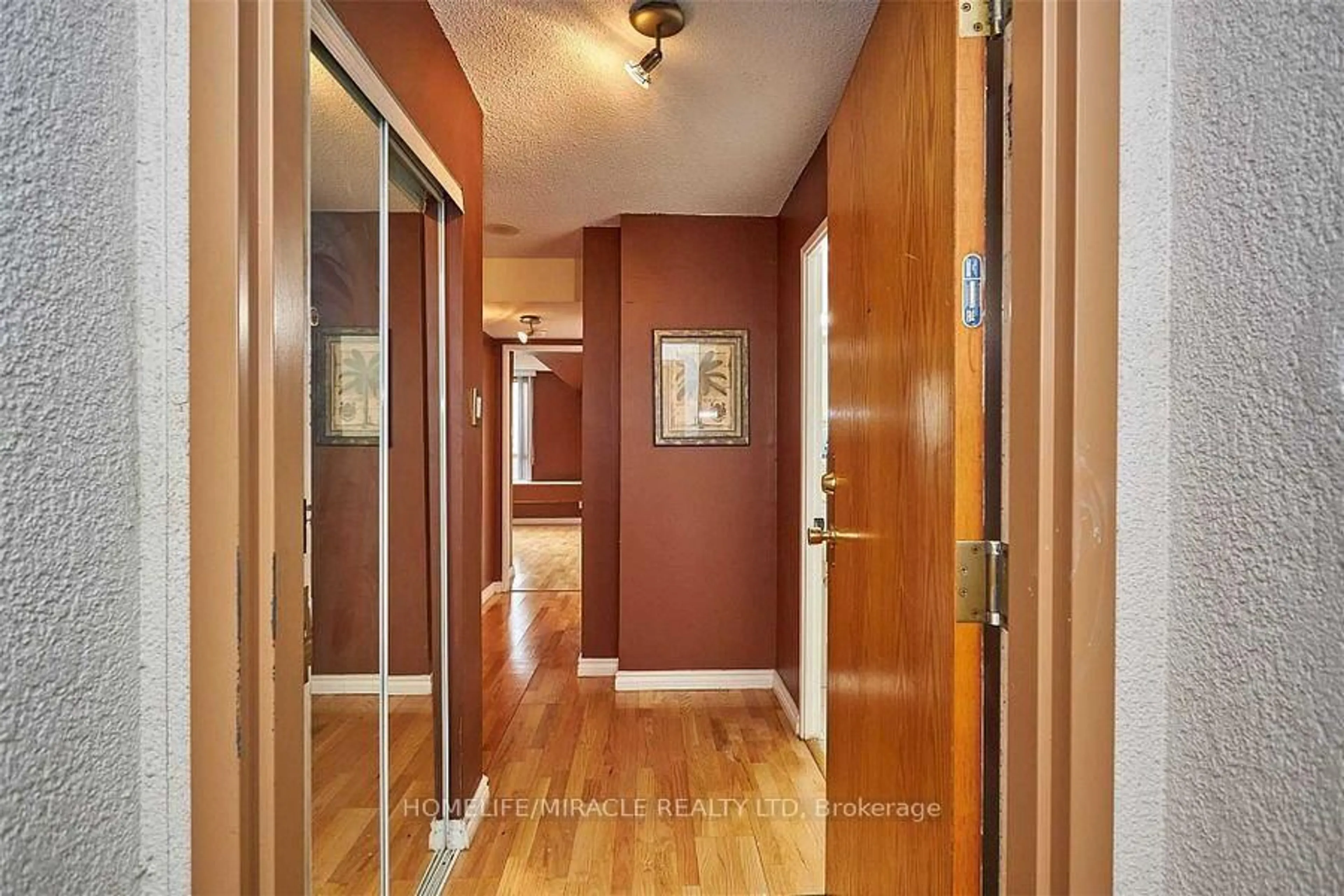 Indoor entryway for 41 Markbrook Lane #1803, Toronto Ontario M9V 5E6