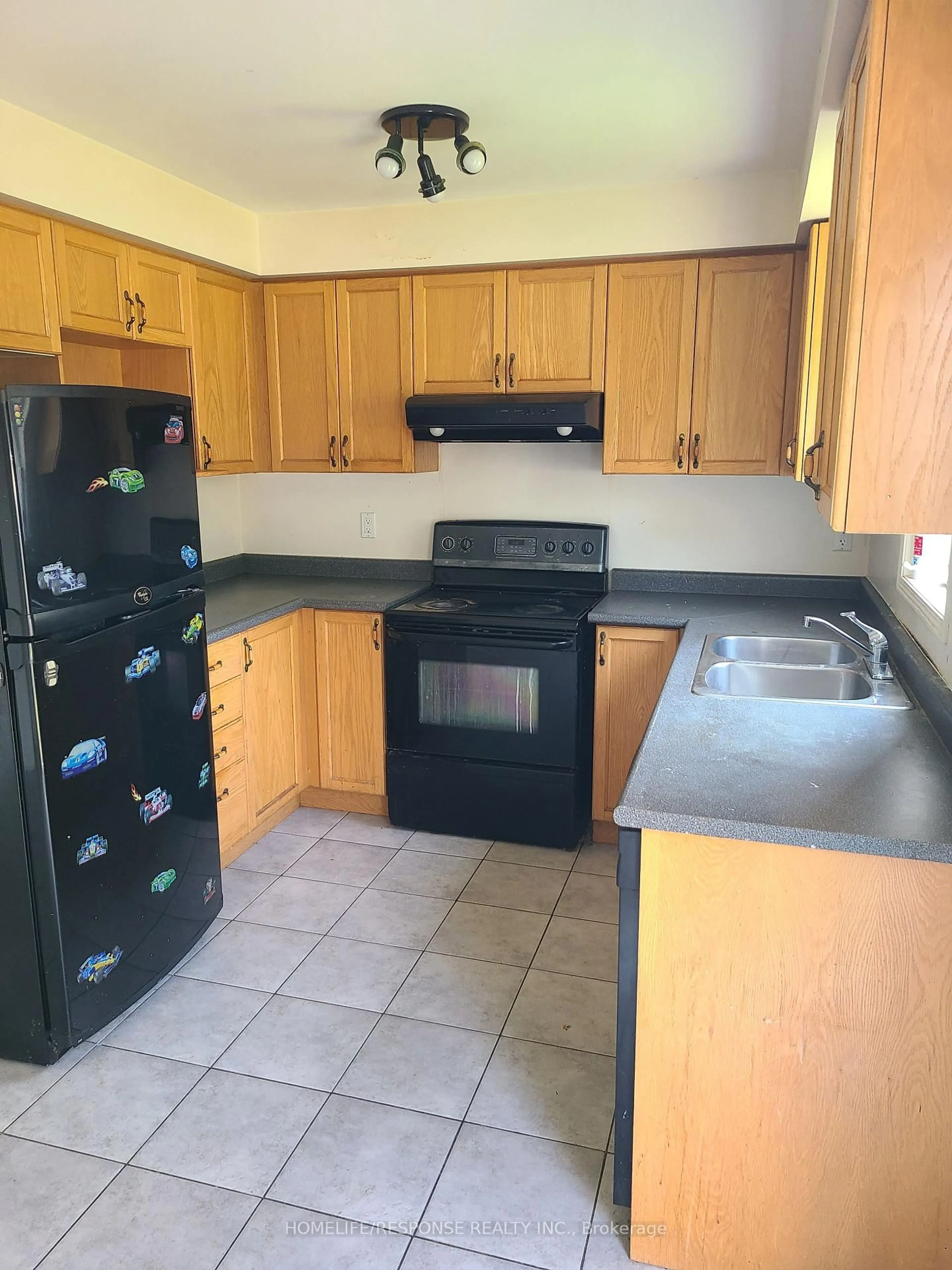 Standard kitchen, unknown for 14 ROTUNDA St, Brampton Ontario L6X 5C9