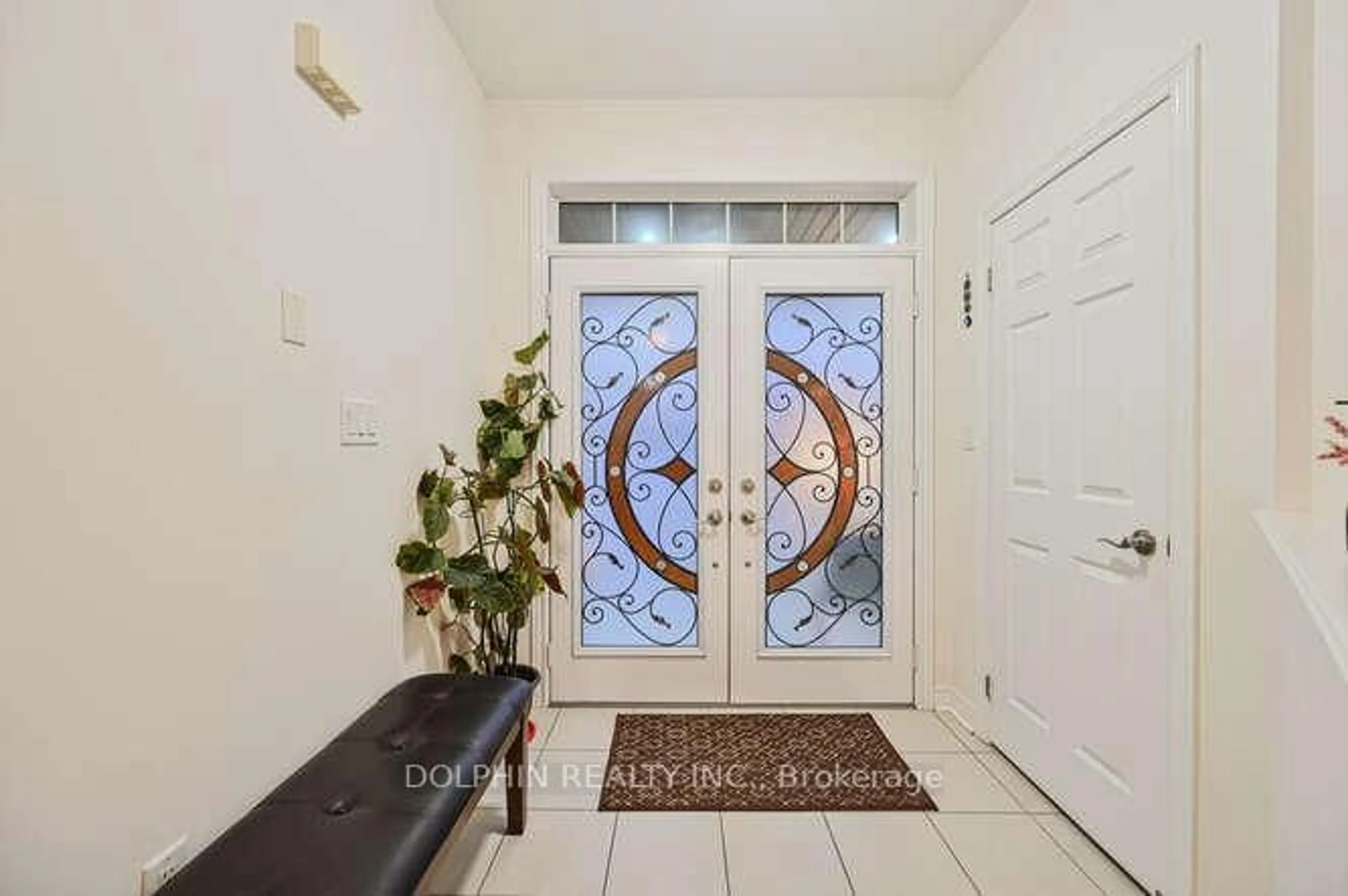 Indoor entryway for 33 Bonnieglen Farm Blvd, Caledon Ontario L7C 3X8