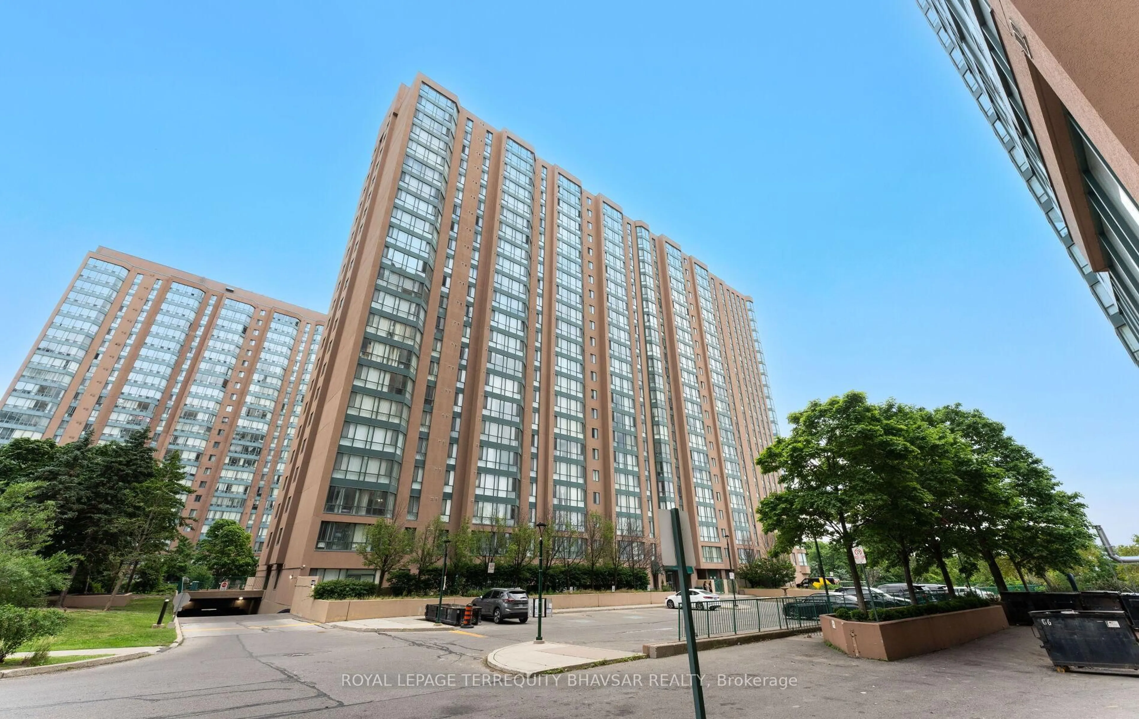 Patio, unknown for 145 Hillcrest Ave #1914, Mississauga Ontario L5B 3Z1