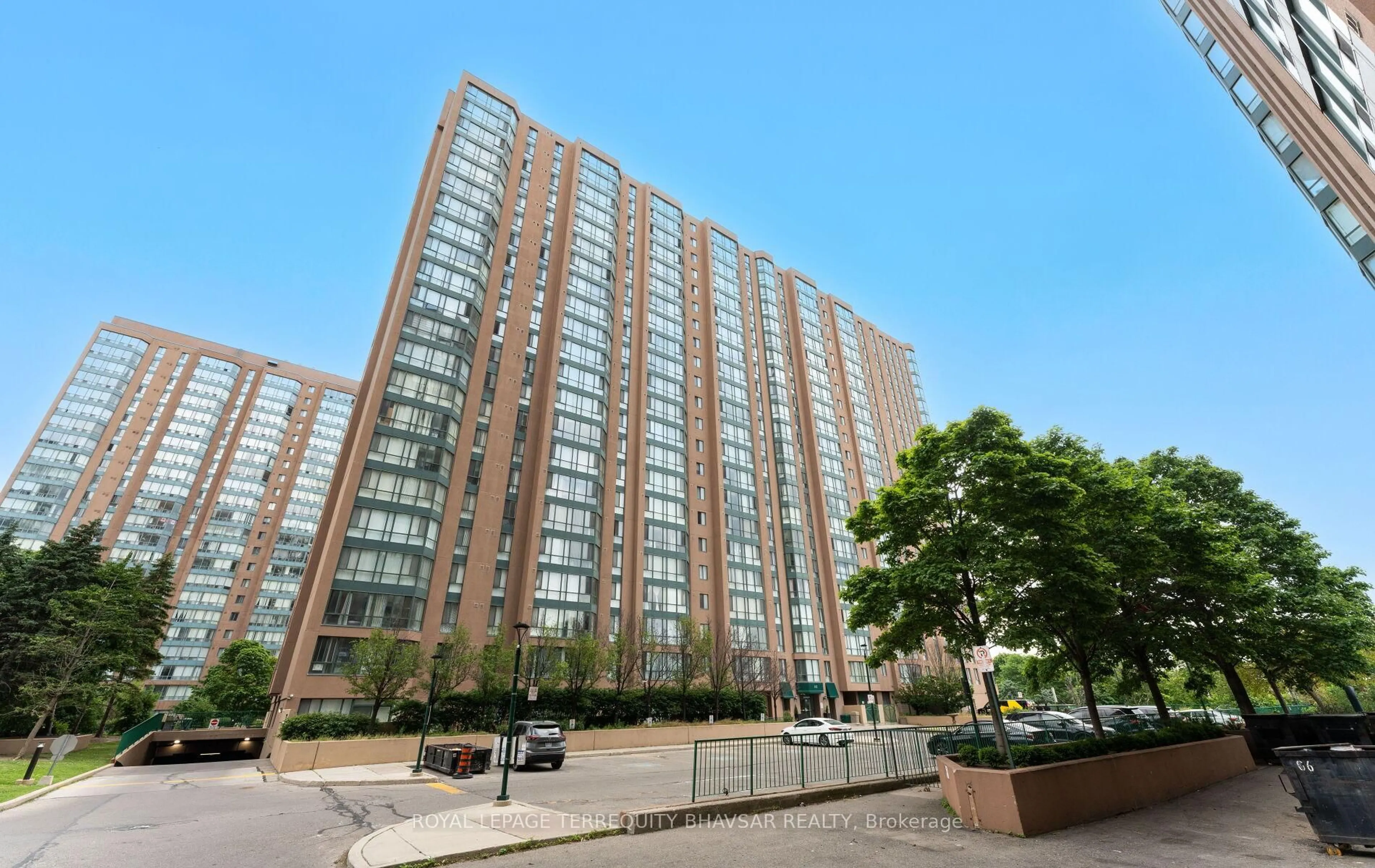 Patio, unknown for 145 Hillcrest Ave #1914, Mississauga Ontario L5B 3Z1