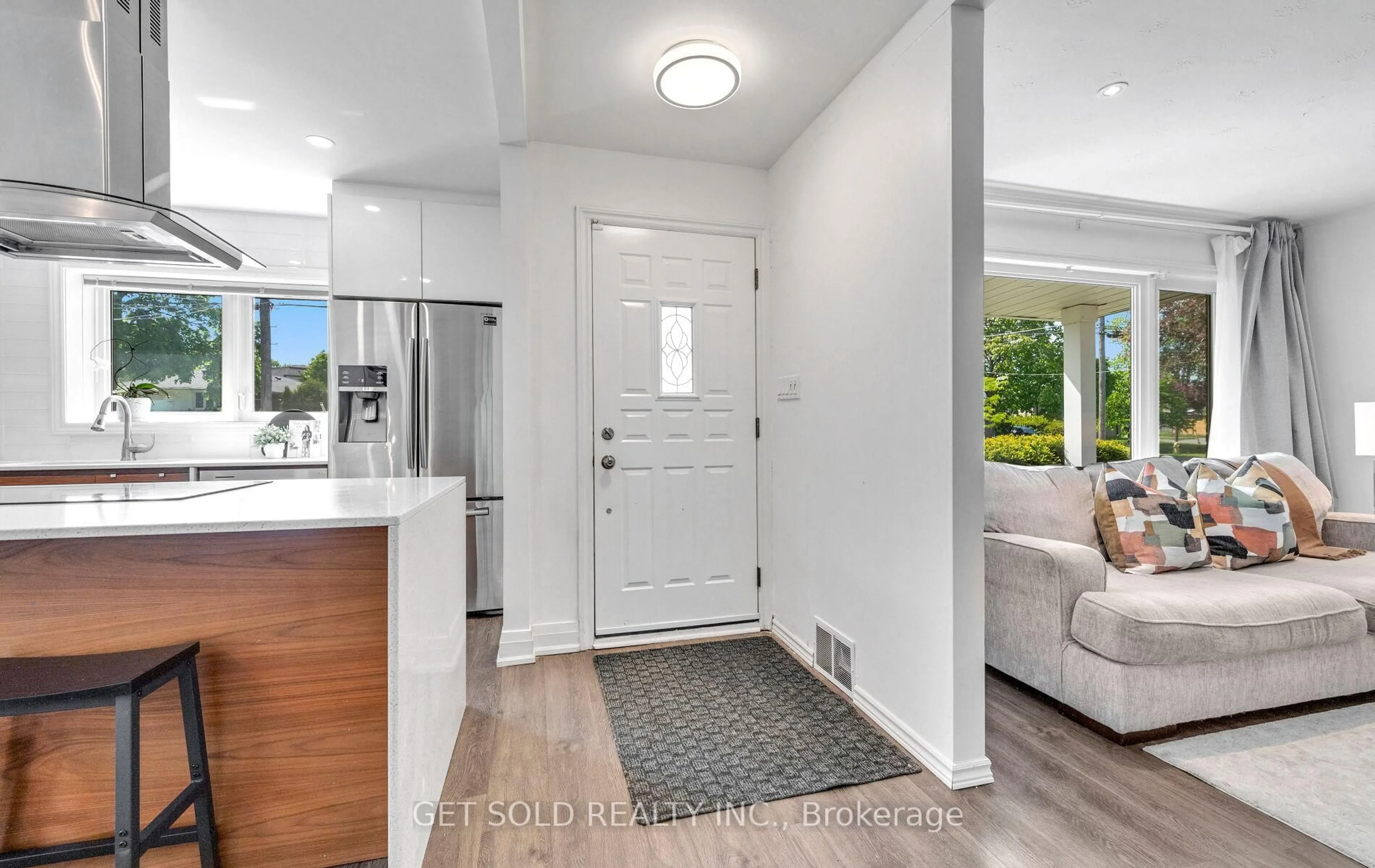Indoor entryway for 117 Jeffcoat Dr, Toronto Ontario M9W 3B9