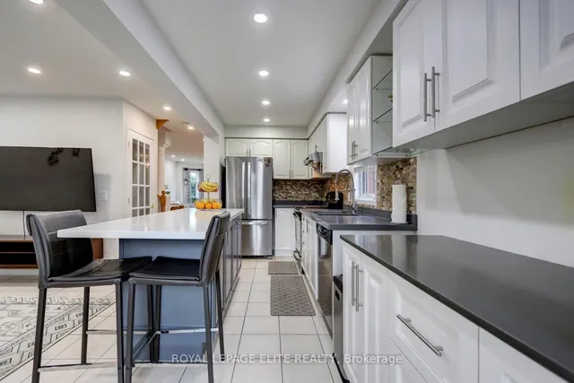 Additional image 14 of 2567 Capilano Cres