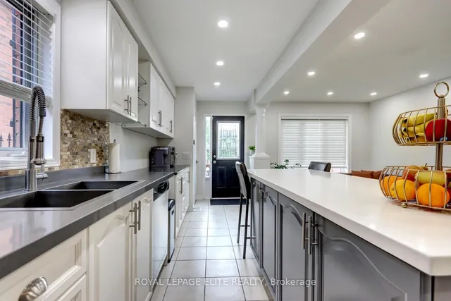 Additional image 16 of 2567 Capilano Cres
