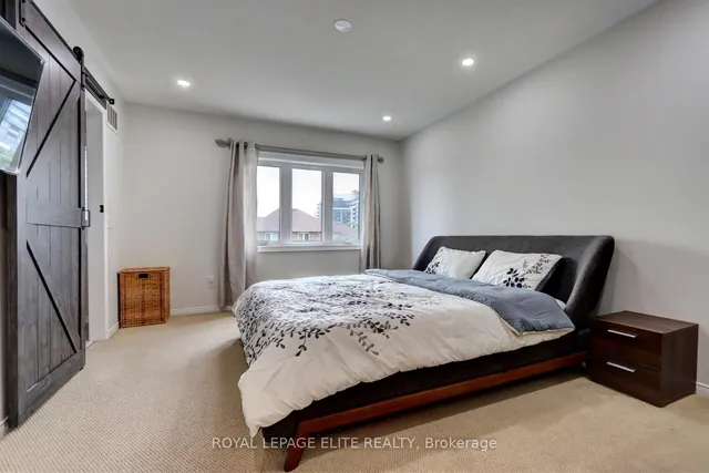 Additional image 22 of 2567 Capilano Cres