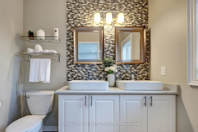 Additional image 24 of 2567 Capilano Cres