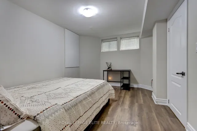 Additional image 30 of 2567 Capilano Cres