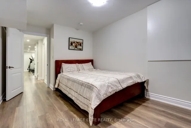 Additional image 31 of 2567 Capilano Cres