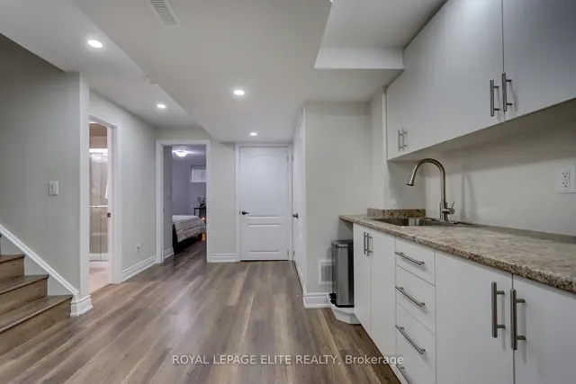 Additional image 34 of 2567 Capilano Cres