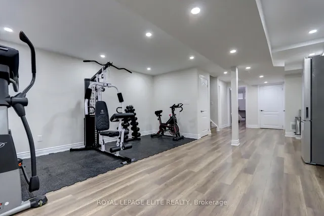 Additional image 37 of 2567 Capilano Cres