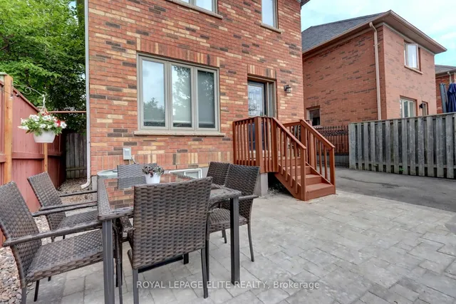 Additional image 39 of 2567 Capilano Cres