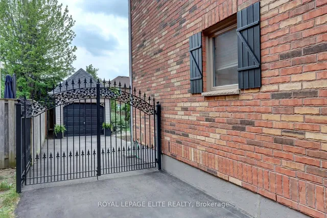 Additional image 42 of 2567 Capilano Cres