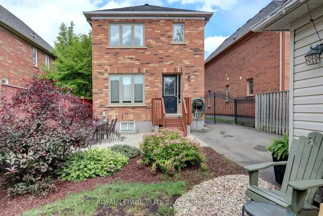 Additional image 43 of 2567 Capilano Cres