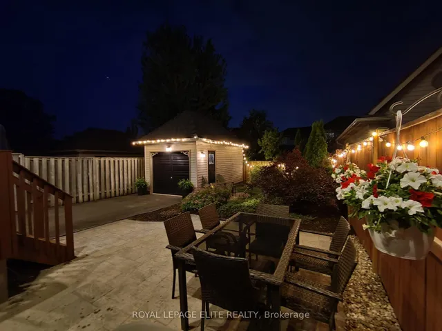 Additional image 44 of 2567 Capilano Cres