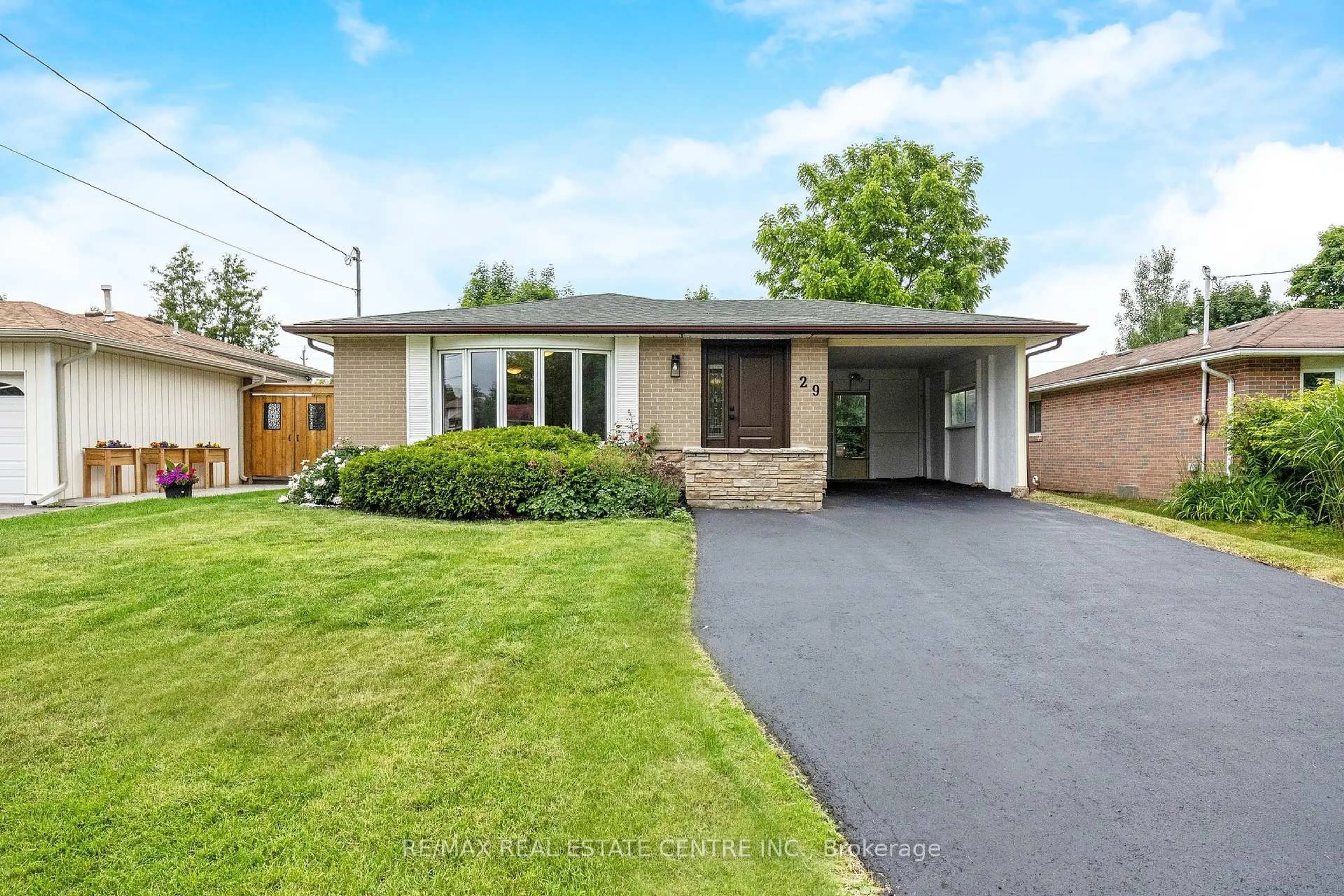 Home with brick exterior material, street for 29 Irwin Cres, Halton Hills Ontario L7G 1E7