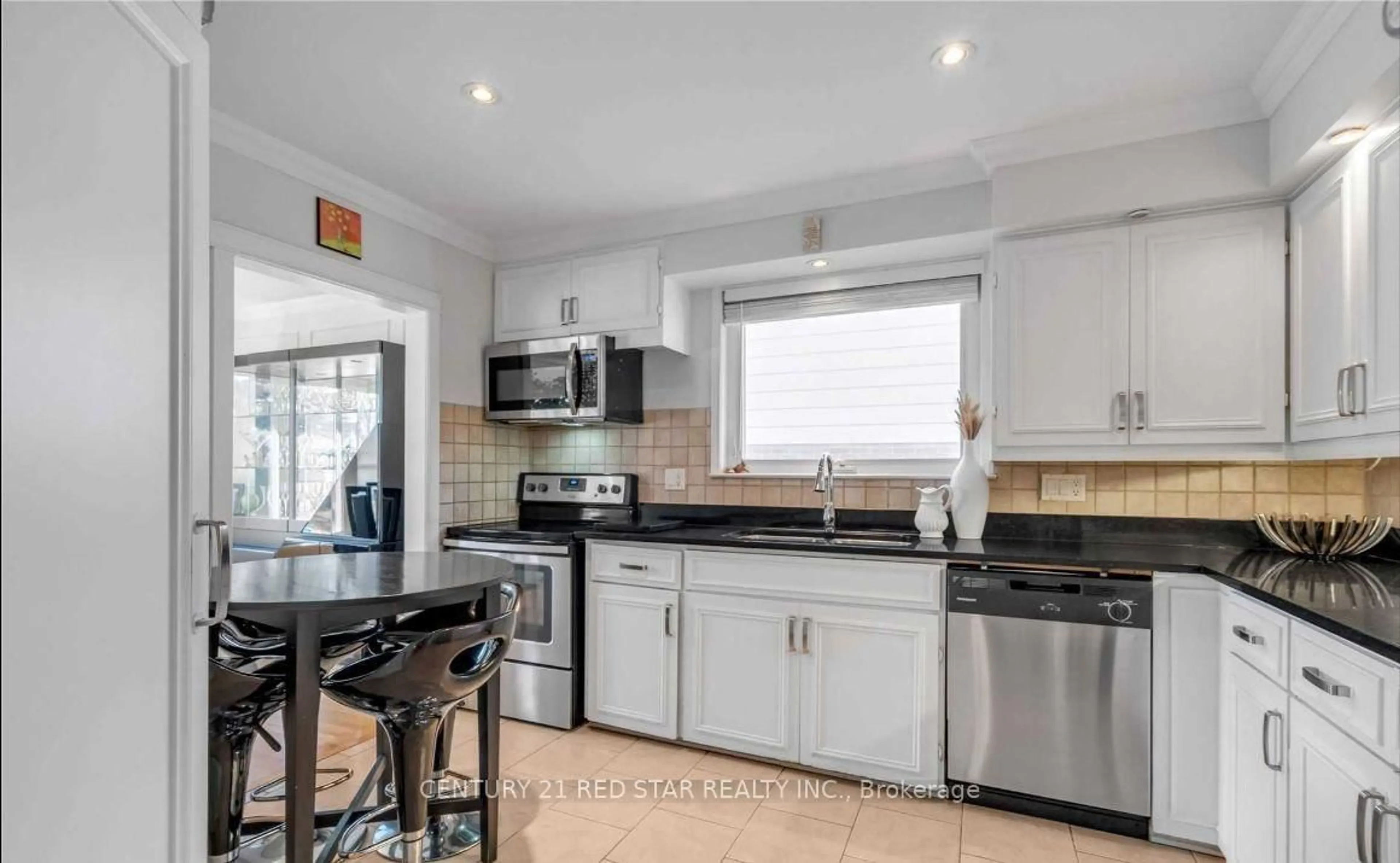 Standard kitchen, ceramic/tile floor for 1741 Pickmere Crt, Mississauga Ontario L4X 1Z3