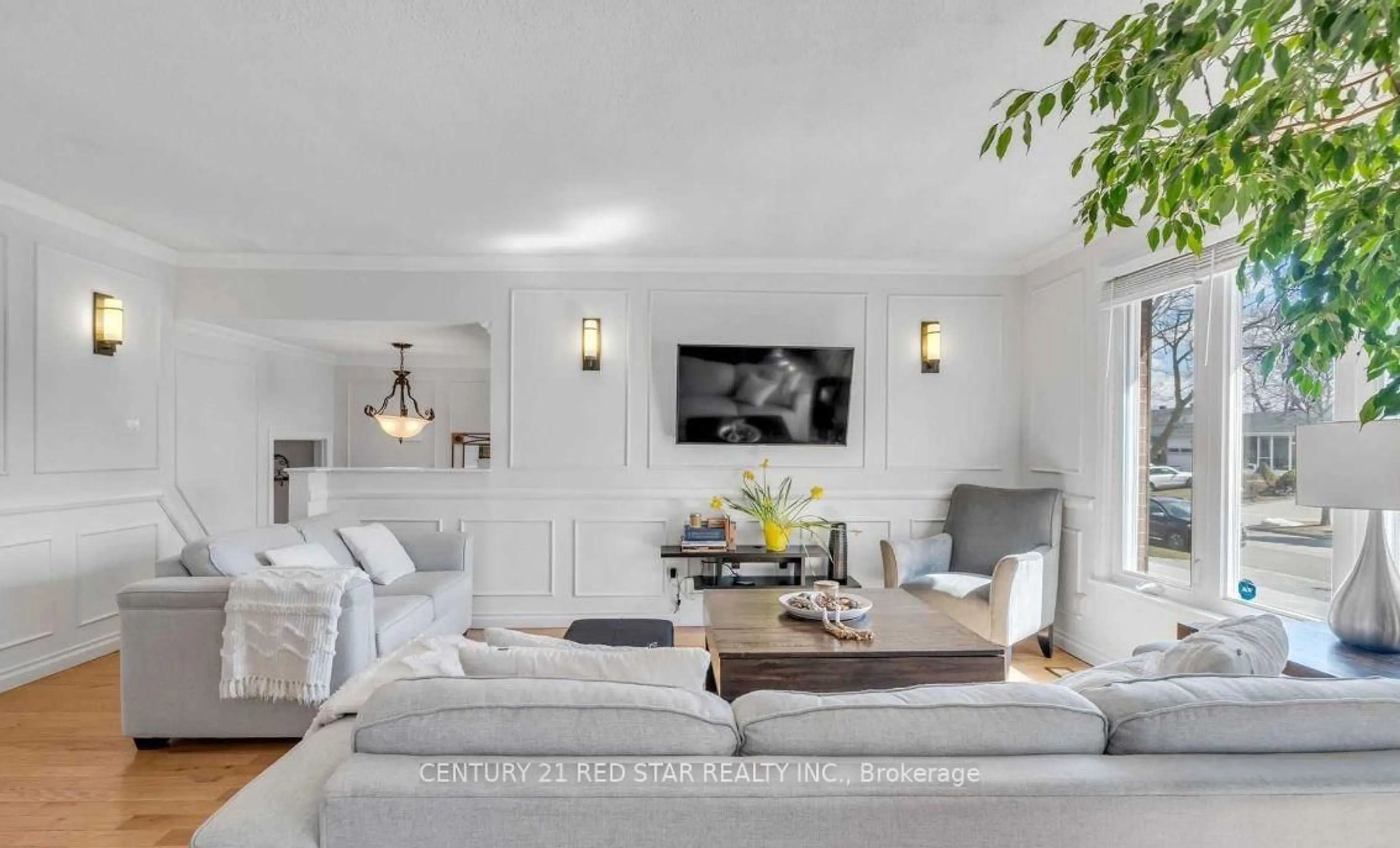 Living room with furniture, unknown for 1741 Pickmere Crt, Mississauga Ontario L4X 1Z3