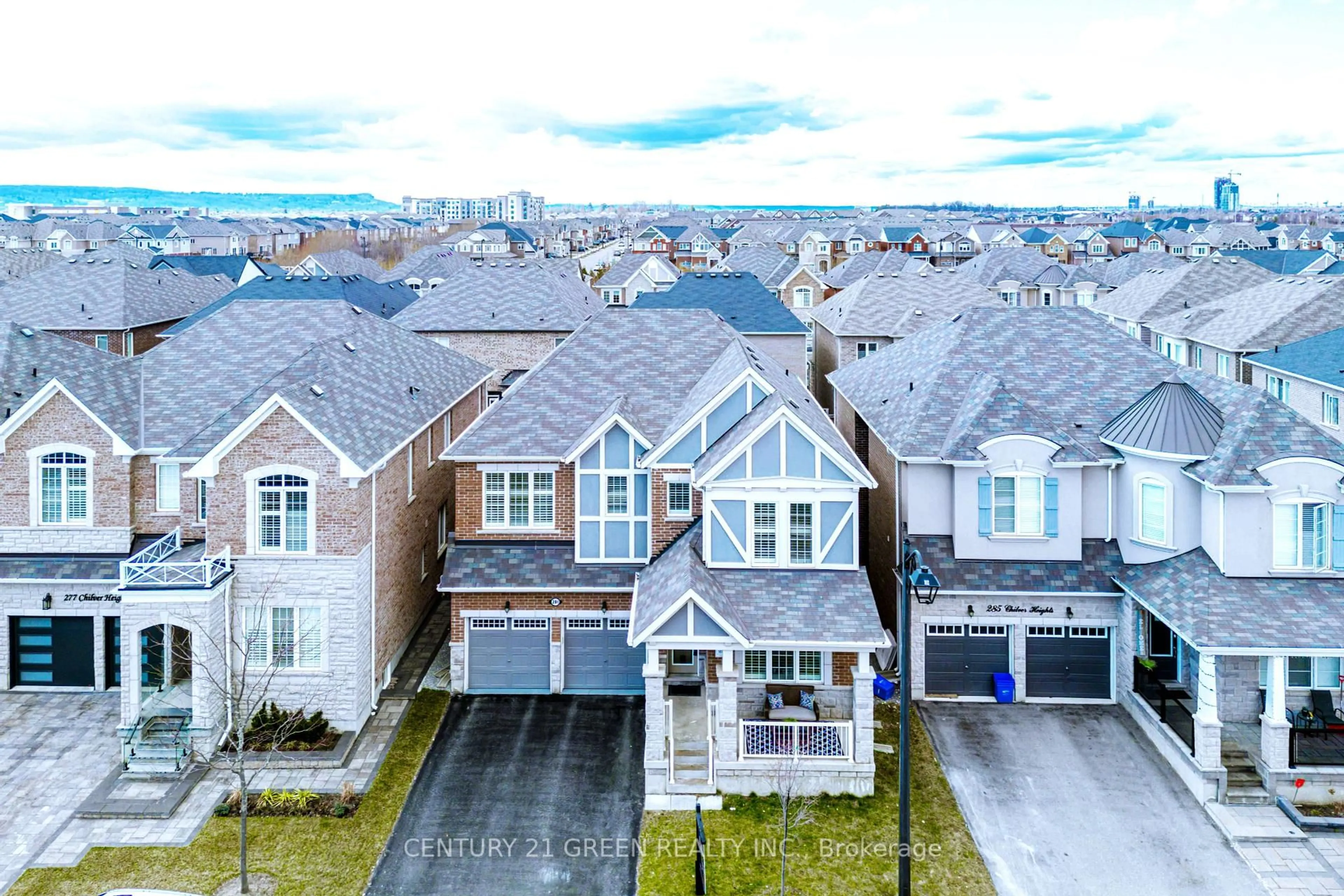 A pic from outside/outdoor area/front of a property/back of a property/a pic from drone, street for 281 Chilver Hts, Milton Ontario L9E 1E1