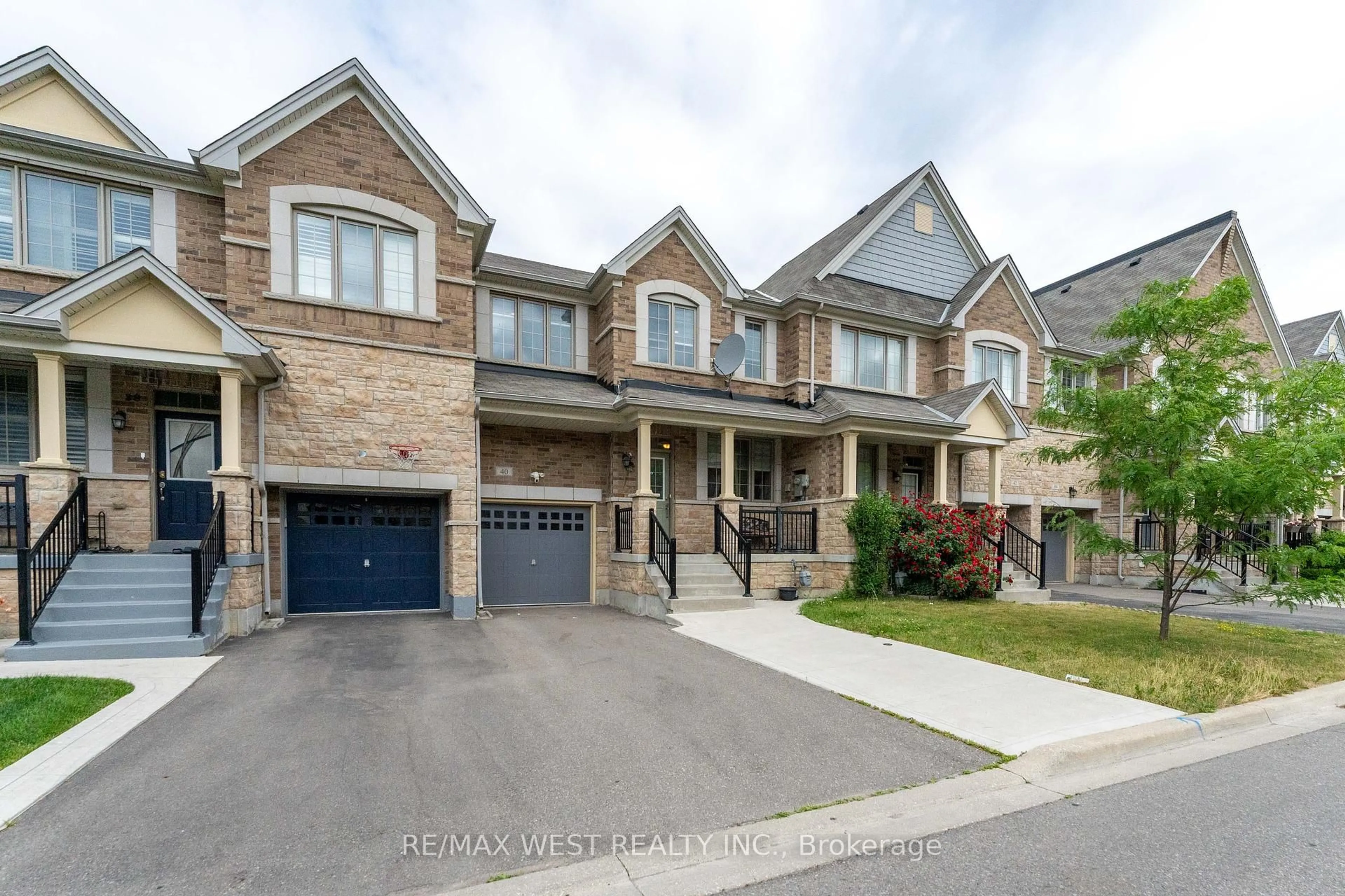Home with brick exterior material, street for 40 Yellowknife Rd, Brampton Ontario L6R 3X4