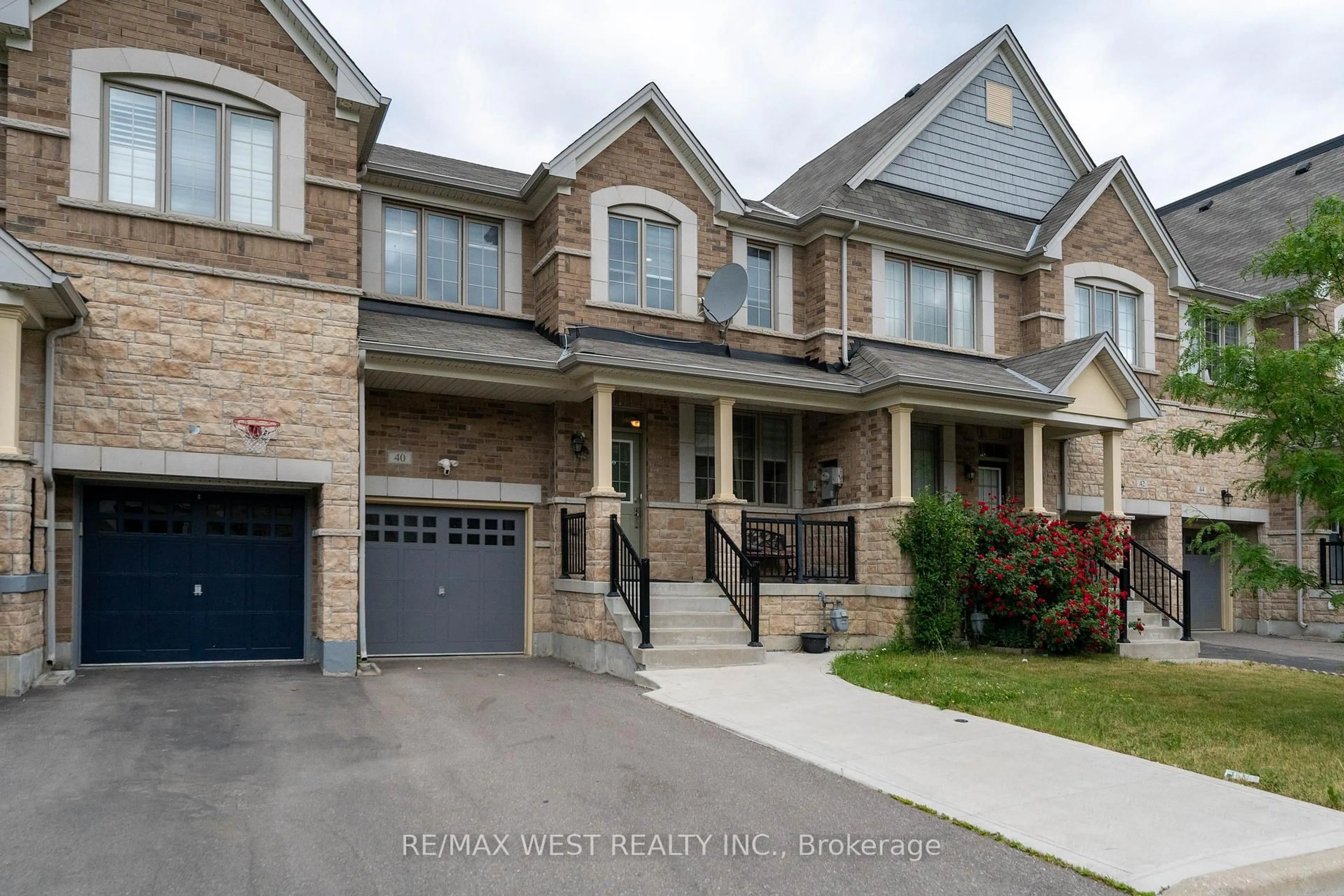 Home with brick exterior material, street for 40 Yellowknife Rd, Brampton Ontario L6R 3X4