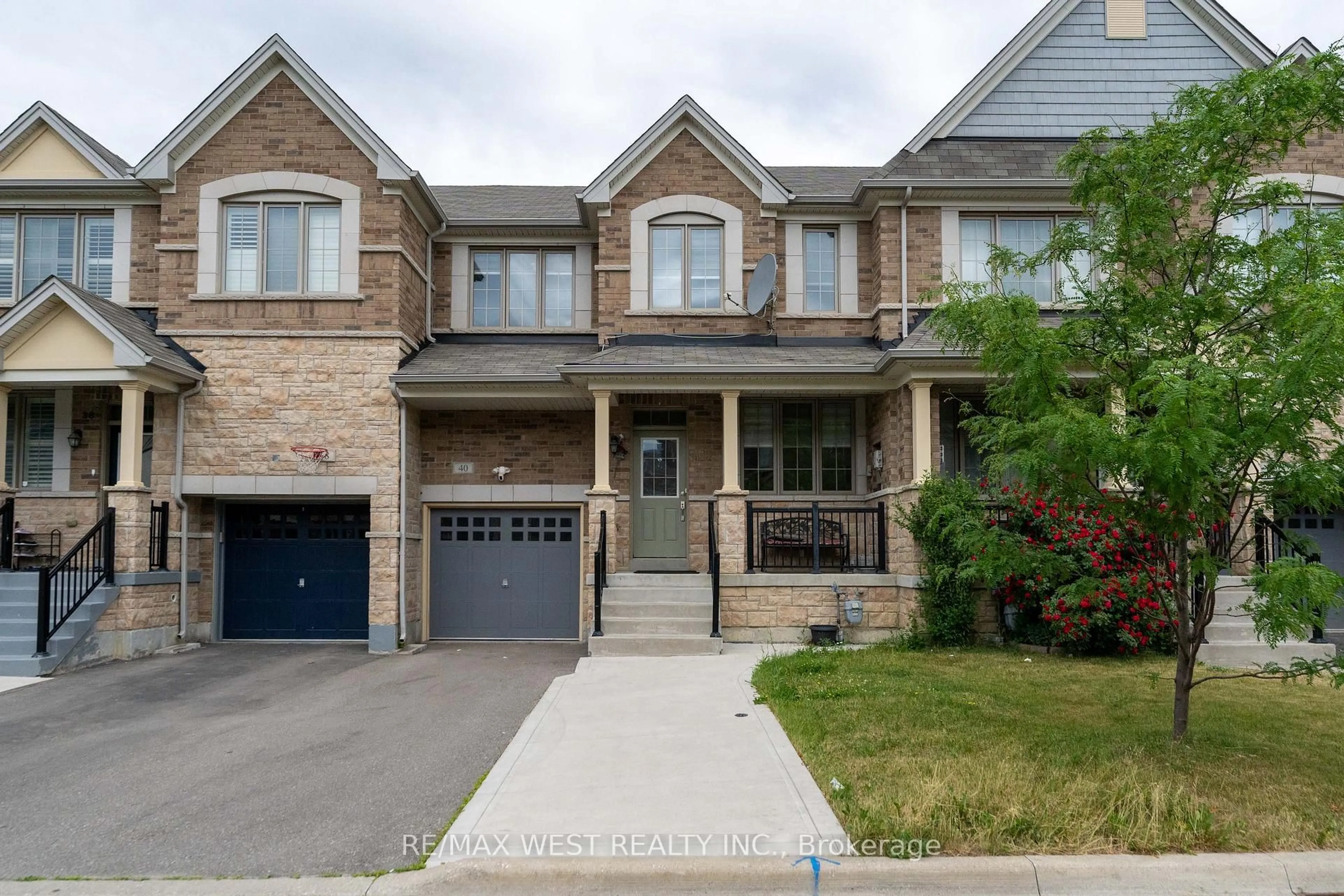 Home with brick exterior material, street for 40 Yellowknife Rd, Brampton Ontario L6R 3X4