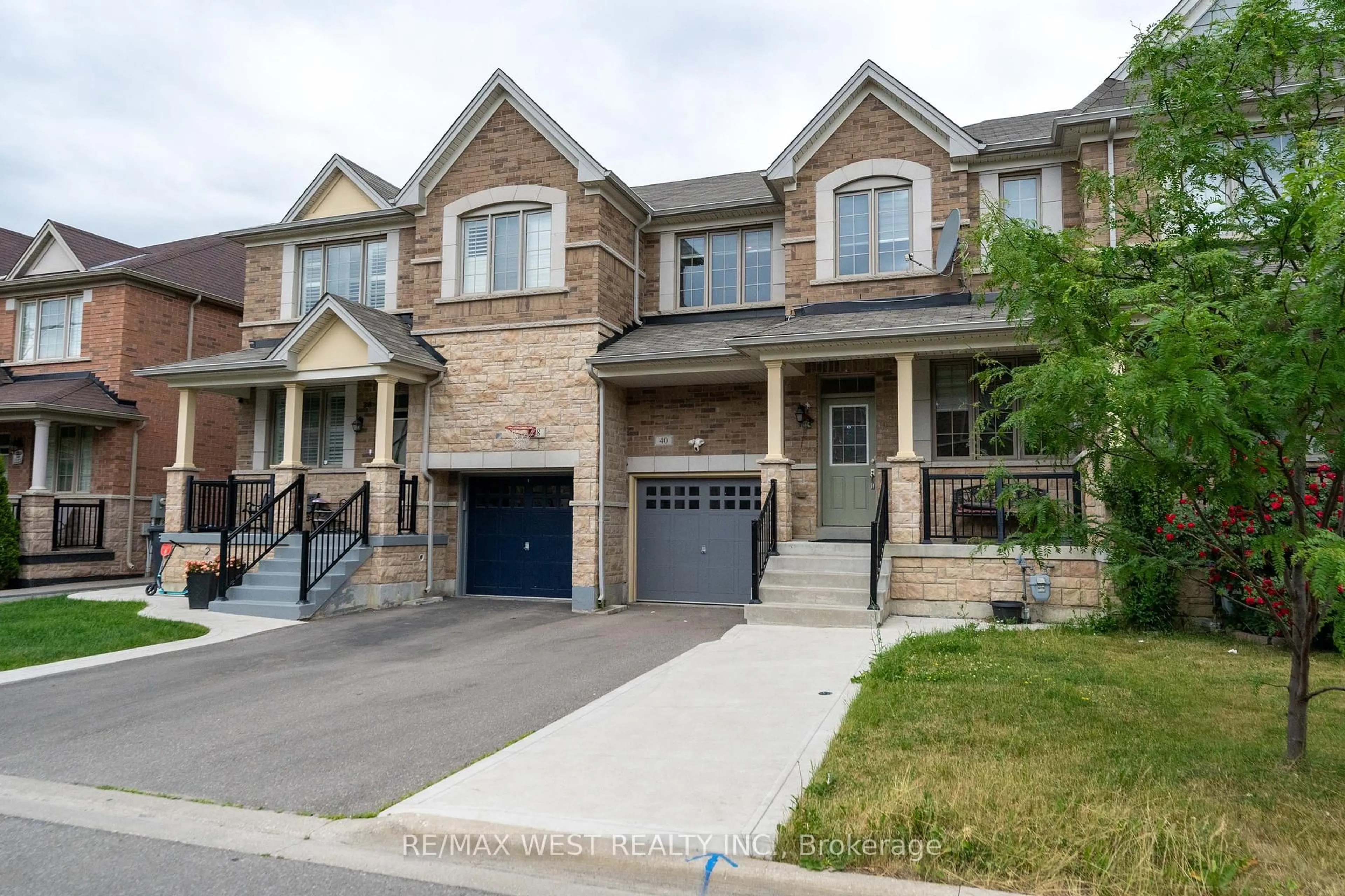 Home with brick exterior material, street for 40 Yellowknife Rd, Brampton Ontario L6R 3X4