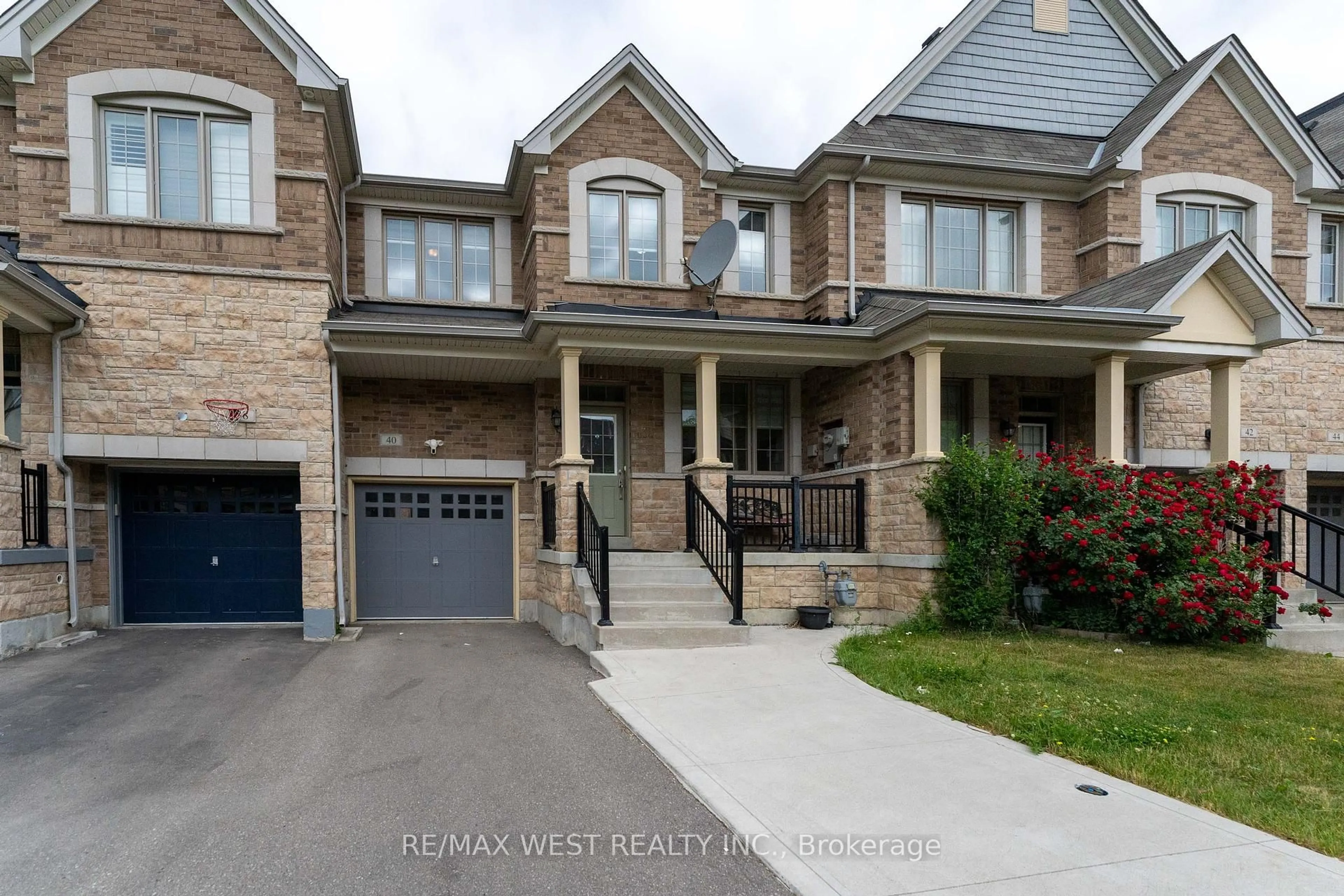 Home with brick exterior material, street for 40 Yellowknife Rd, Brampton Ontario L6R 3X4