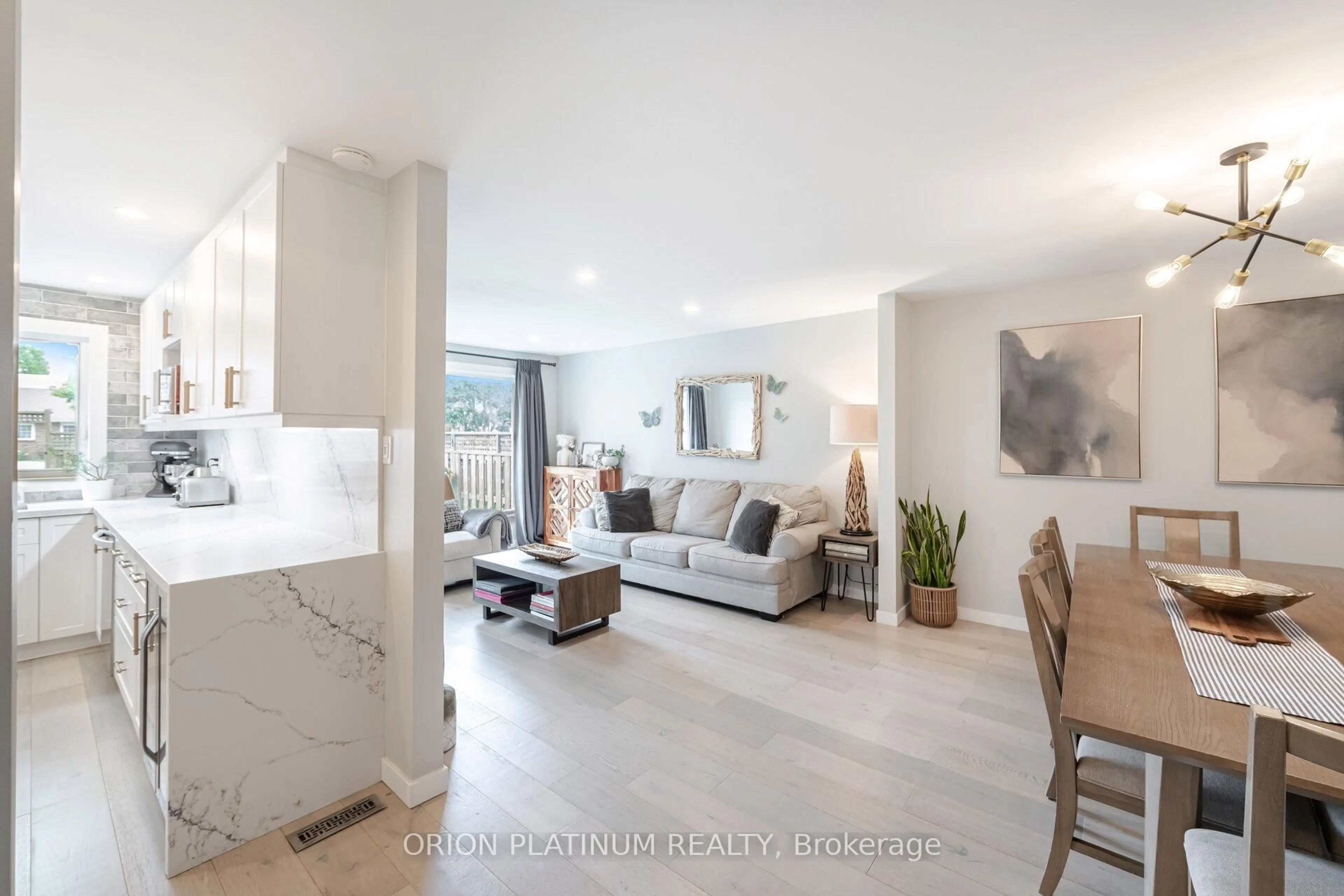 Open concept kitchen, unknown for 2504 Mainroyal St, Mississauga Ontario L5L 1C9