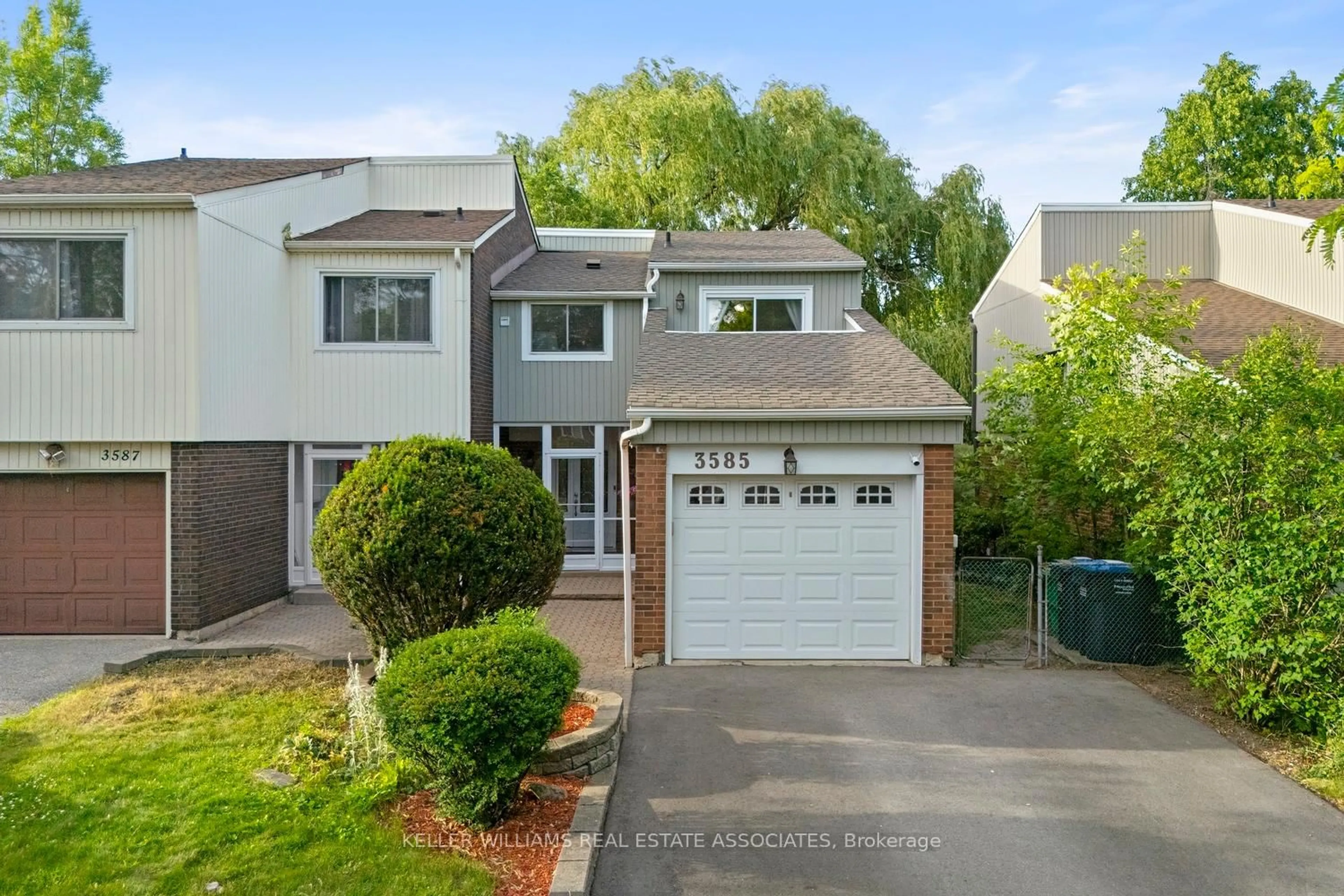 A pic from outside/outdoor area/front of a property/back of a property/a pic from drone, street for 3585 Ash Row Cres, Mississauga Ontario L5L 1K3