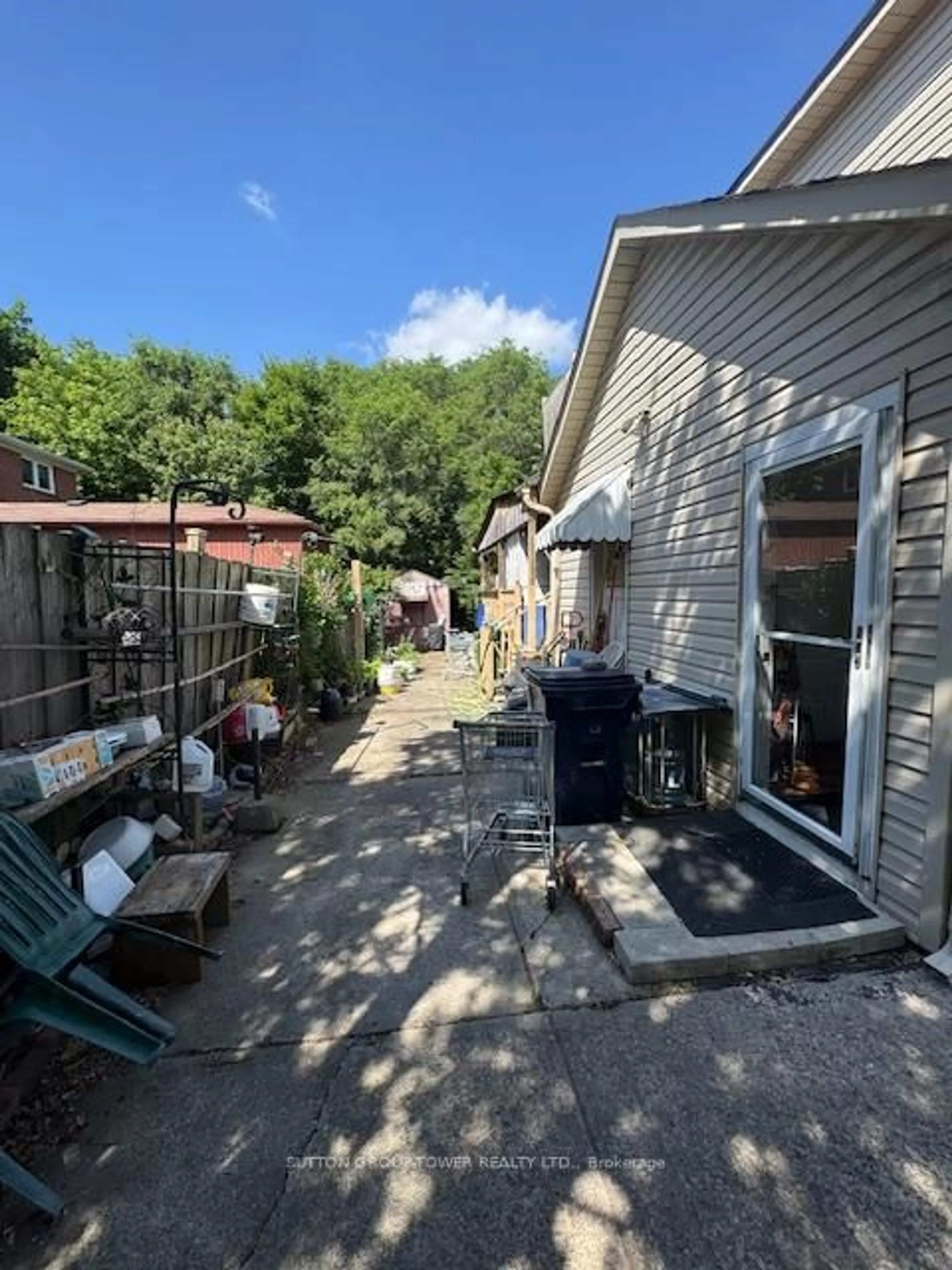 Patio, street for 37 Dee Ave, Toronto Ontario M9N 1S8