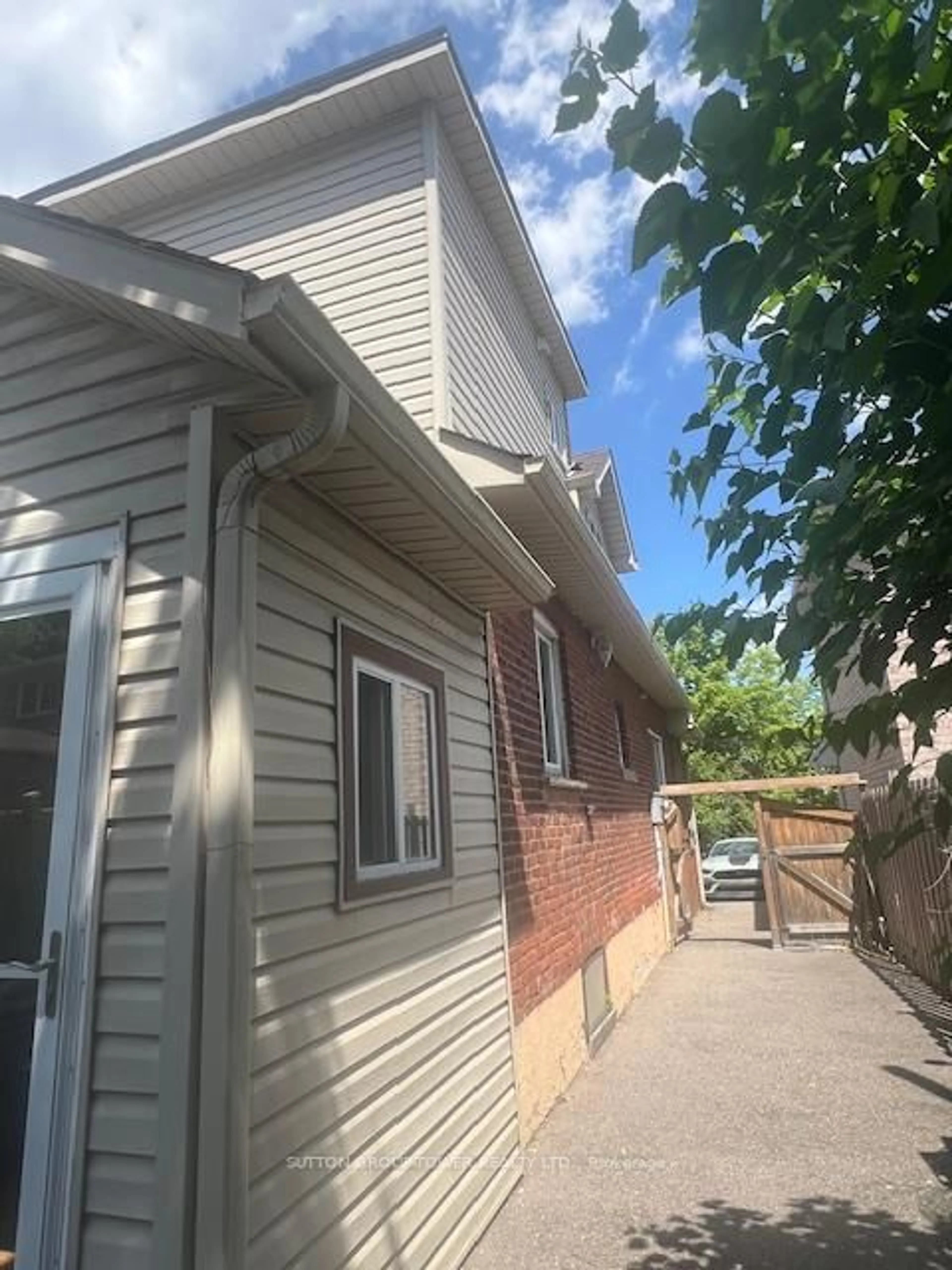 Home with vinyl exterior material, street for 37 Dee Ave, Toronto Ontario M9N 1S8