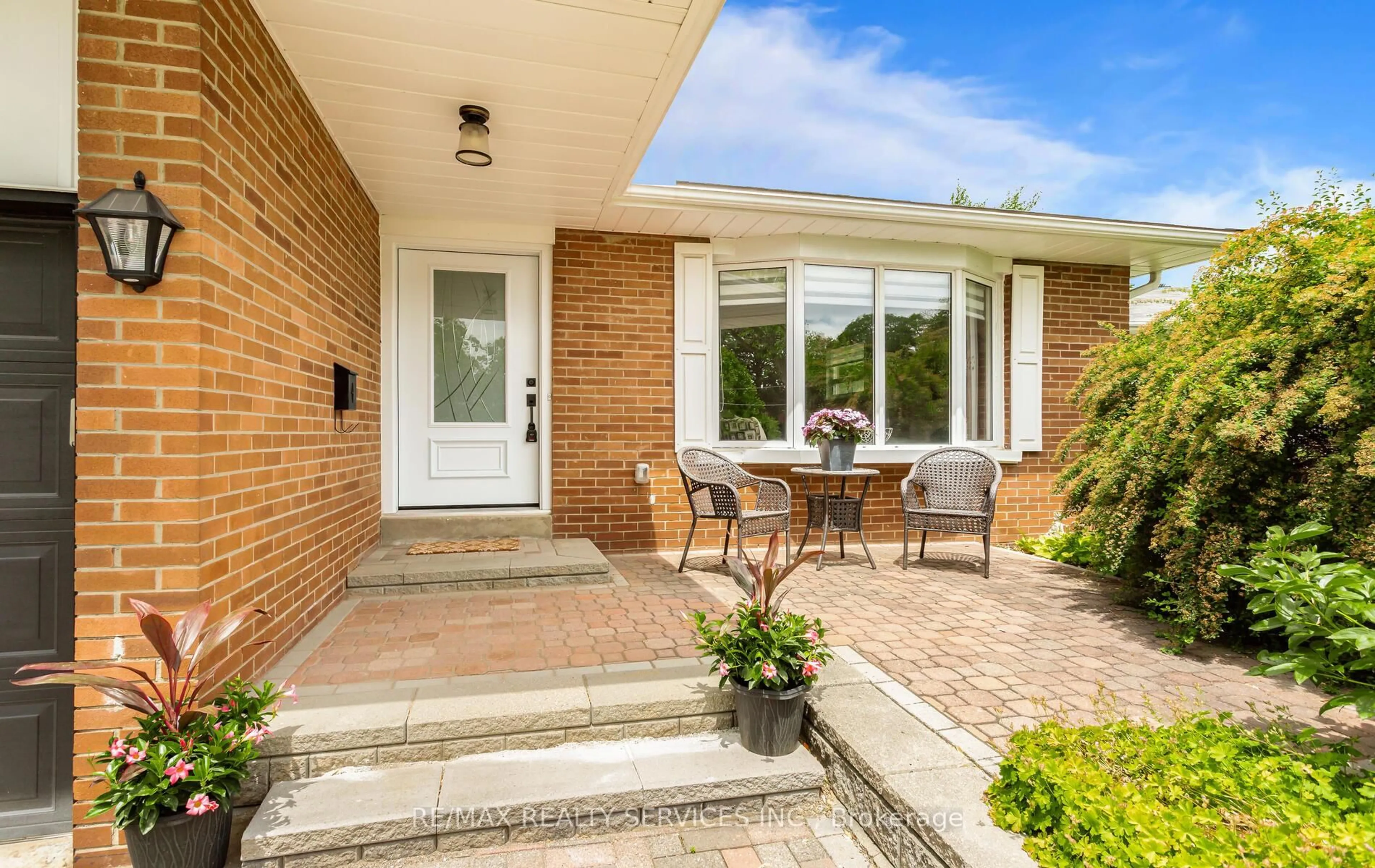 Home with brick exterior material, street for 17 Croydon Crt, Brampton Ontario L6T 1Y3
