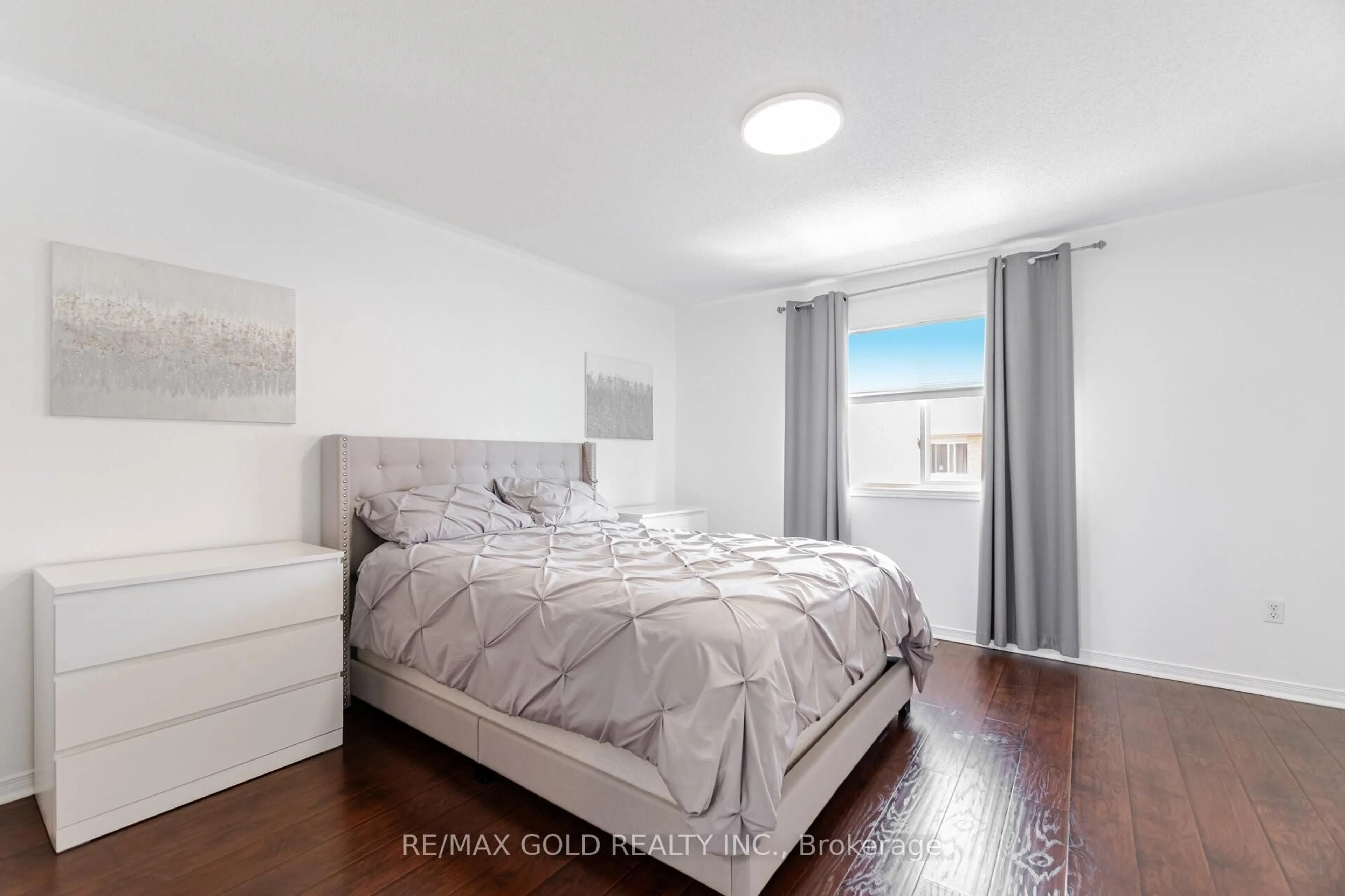 Bedroom with bed, wood/laminate floor for 29 Skylar Circ, Brampton Ontario L6P 0Z4