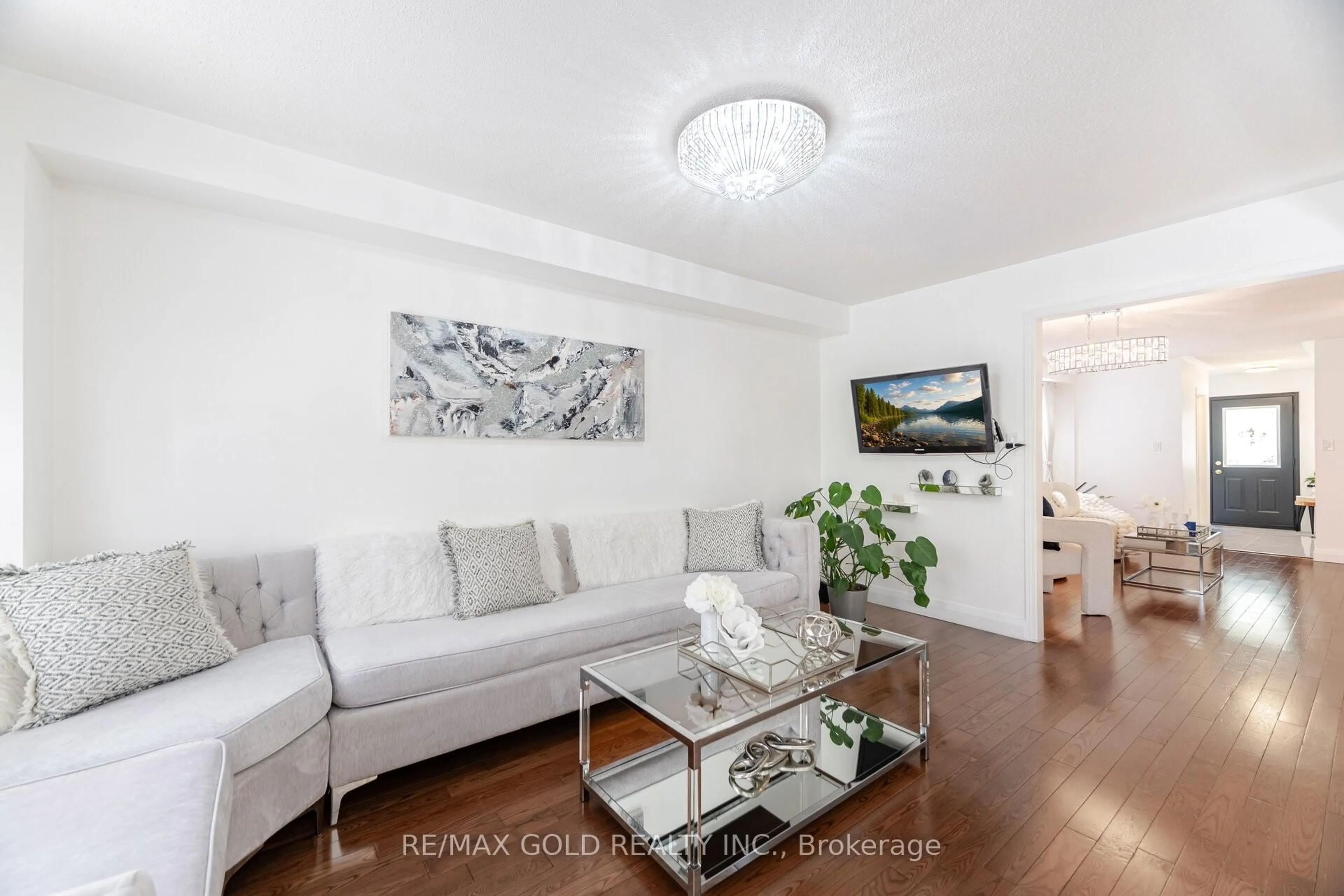 Living room with furniture, wood/laminate floor for 29 Skylar Circ, Brampton Ontario L6P 0Z4