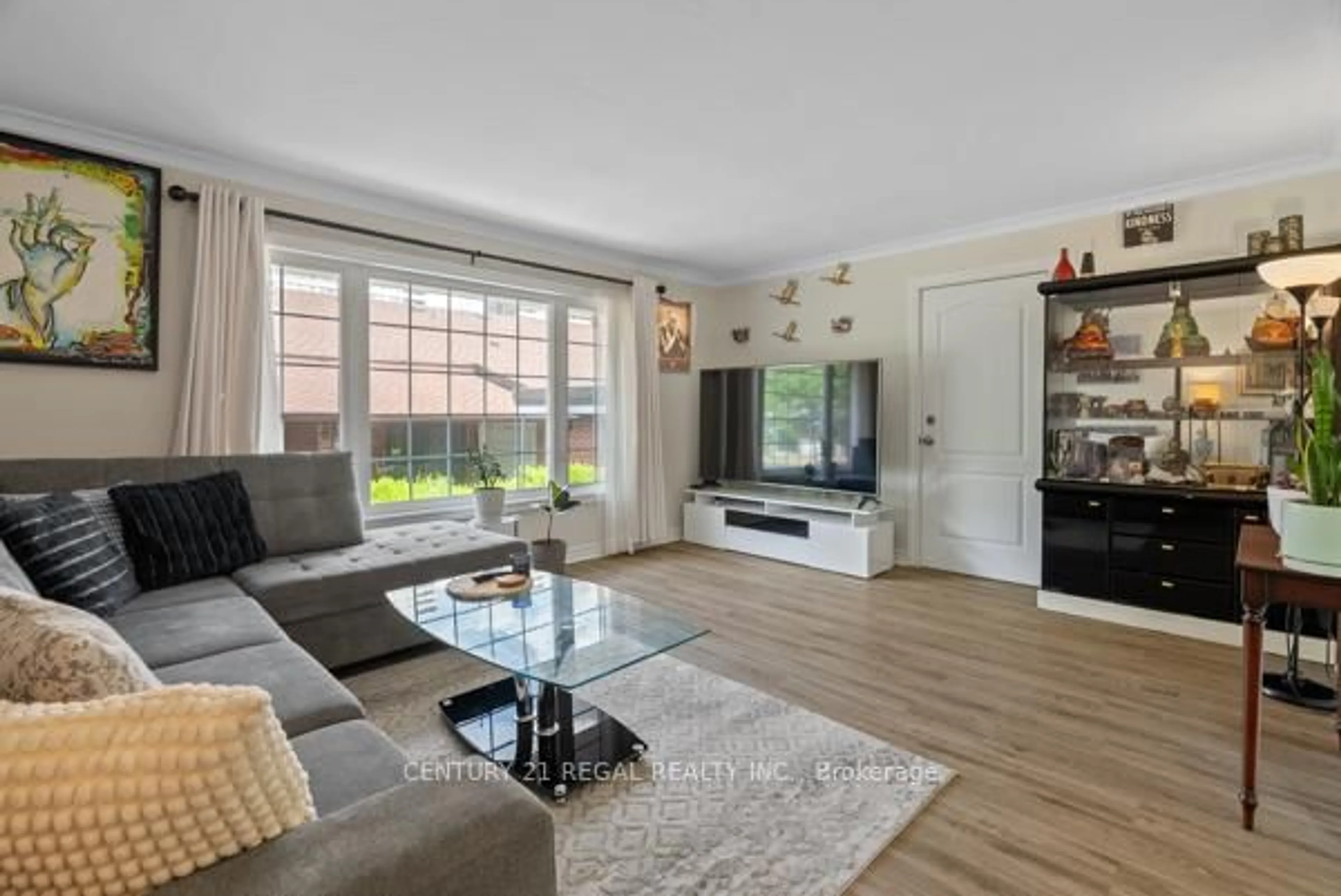 Living room with furniture, unknown for 97 Westhampton Dr, Toronto Ontario M9R 1Y1