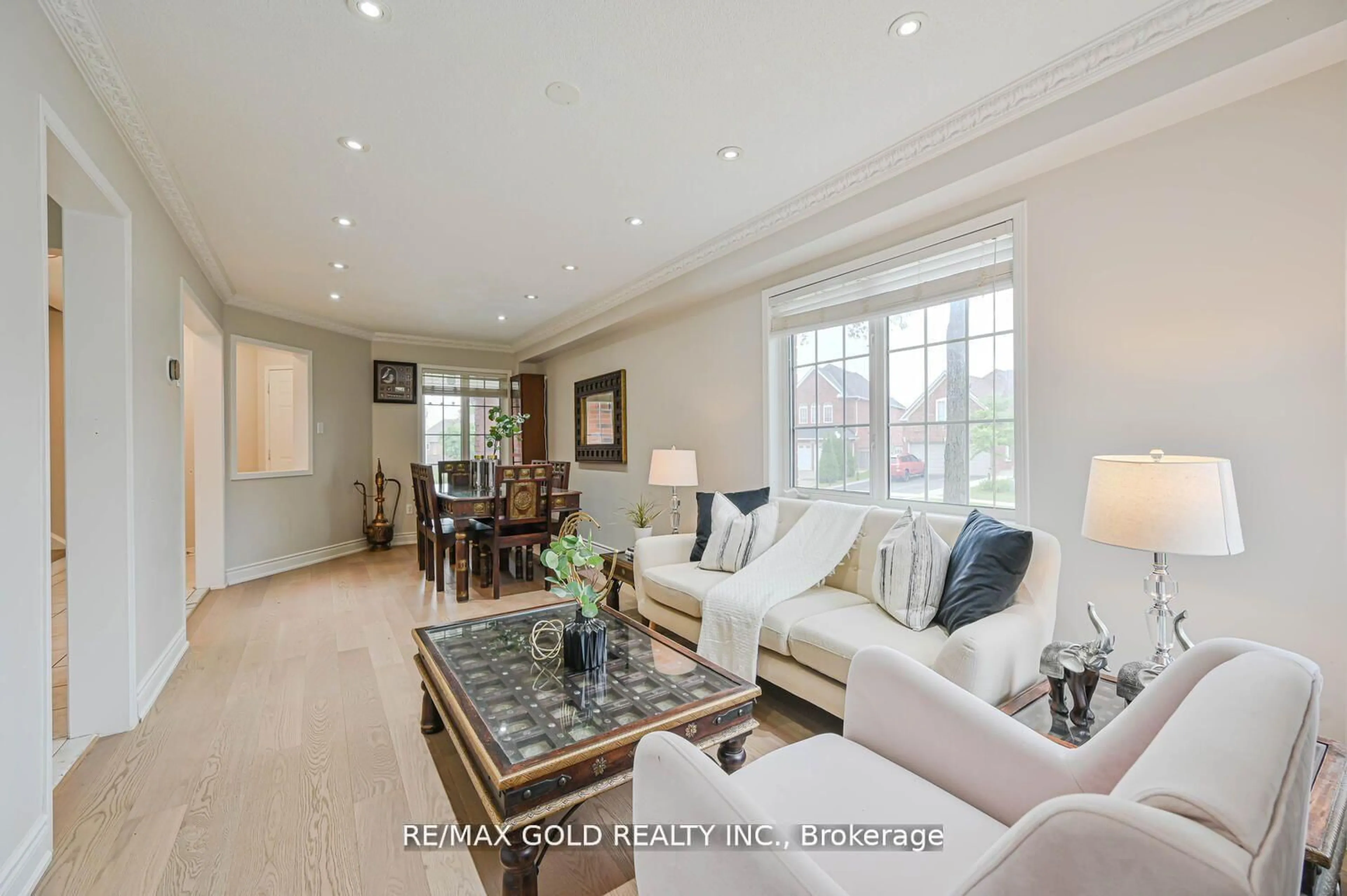Living room with furniture, unknown for 44 Ribbon Dr, Brampton Ontario L6R 2C5
