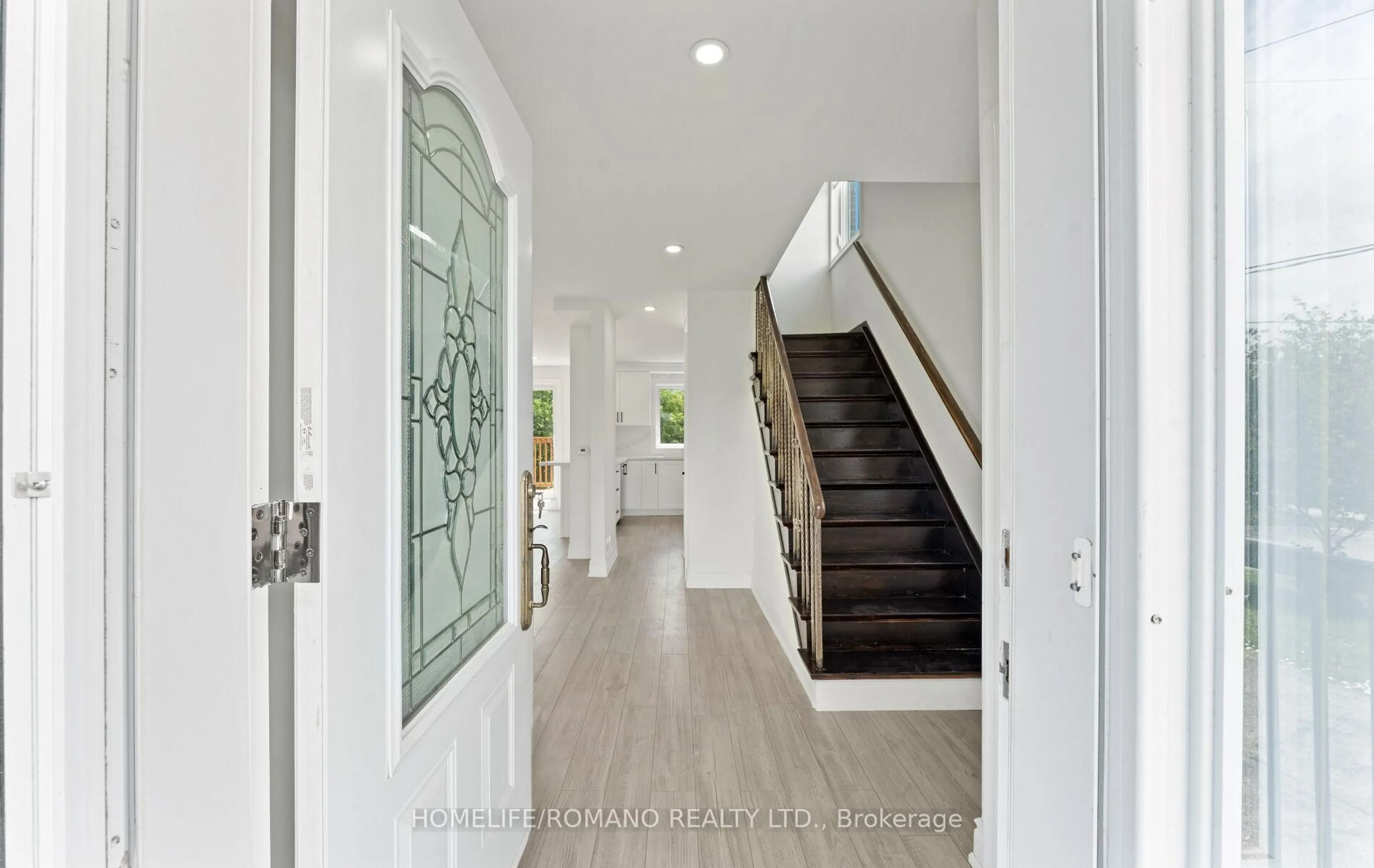 Indoor entryway for 37 Donofree Rd, Toronto Ontario M6L 2P4