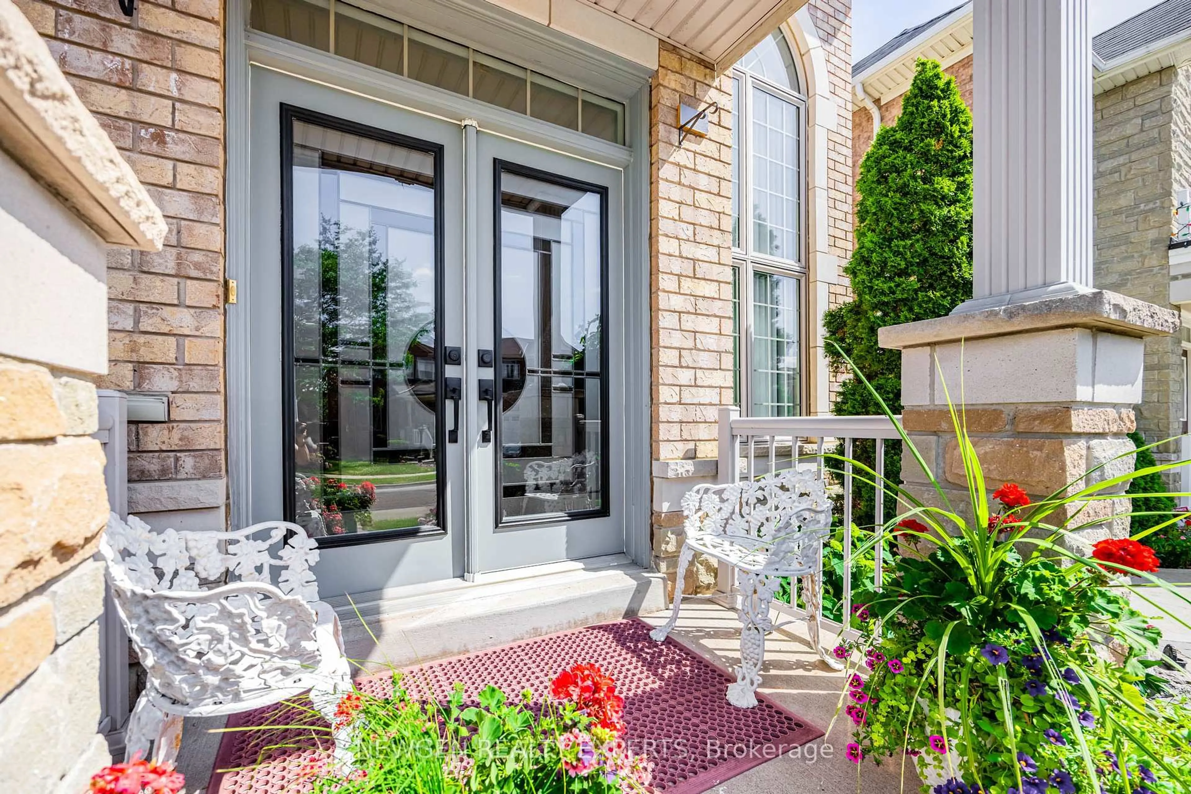 Indoor entryway for 53 Maddybeth Cres, Brampton Ontario L6Y 5R8