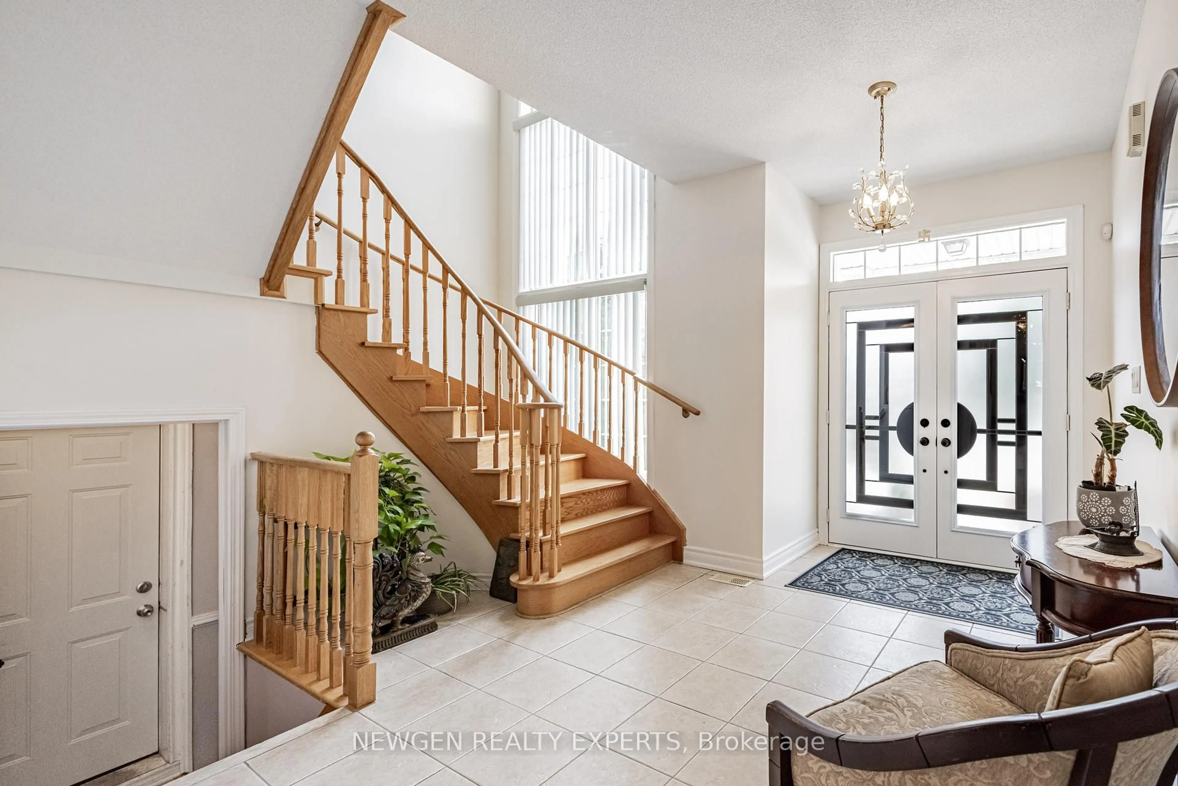Indoor entryway for 53 Maddybeth Cres, Brampton Ontario L6Y 5R8