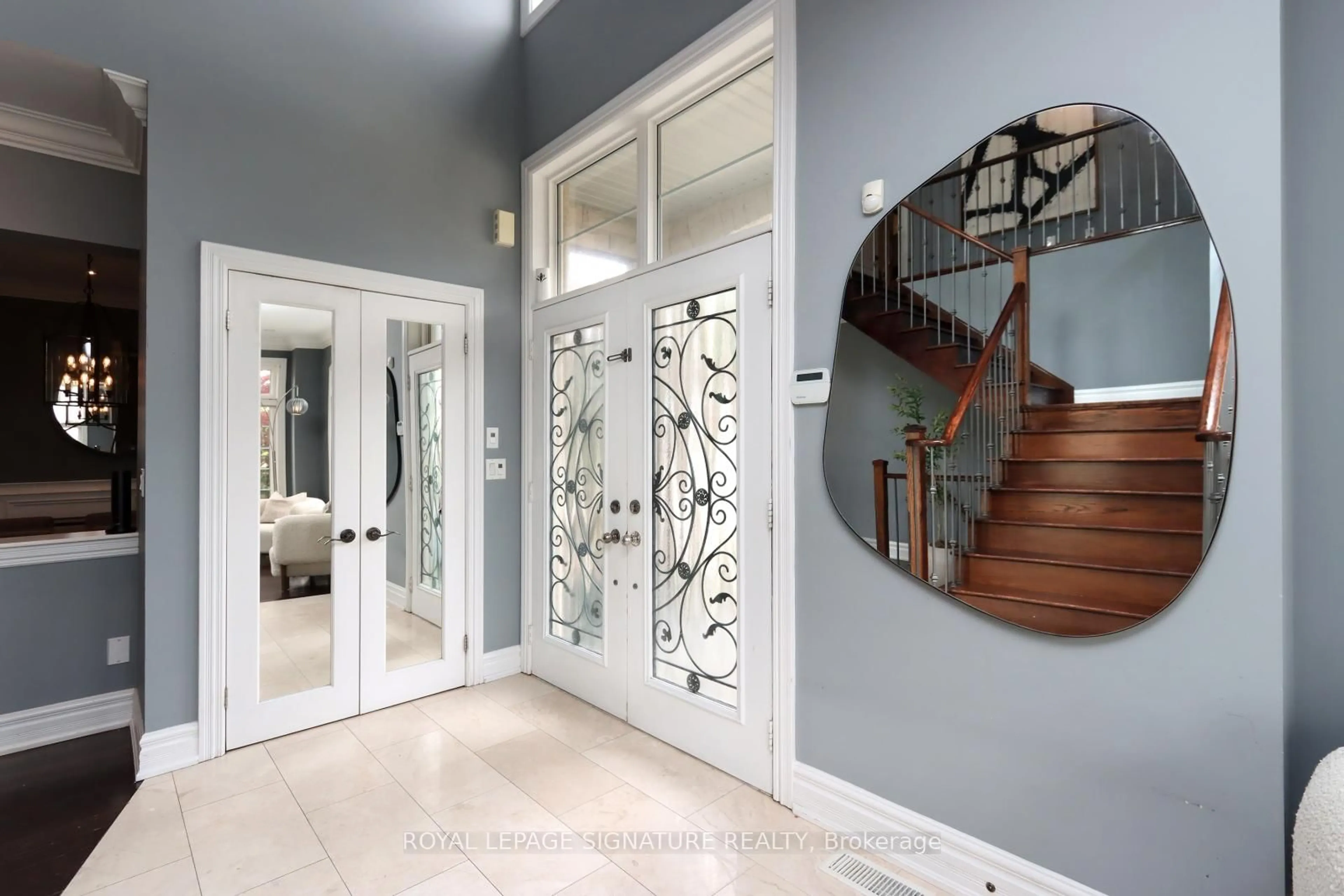 Indoor entryway for 3200 Cotter Rd, Burlington Ontario L7M 0N4
